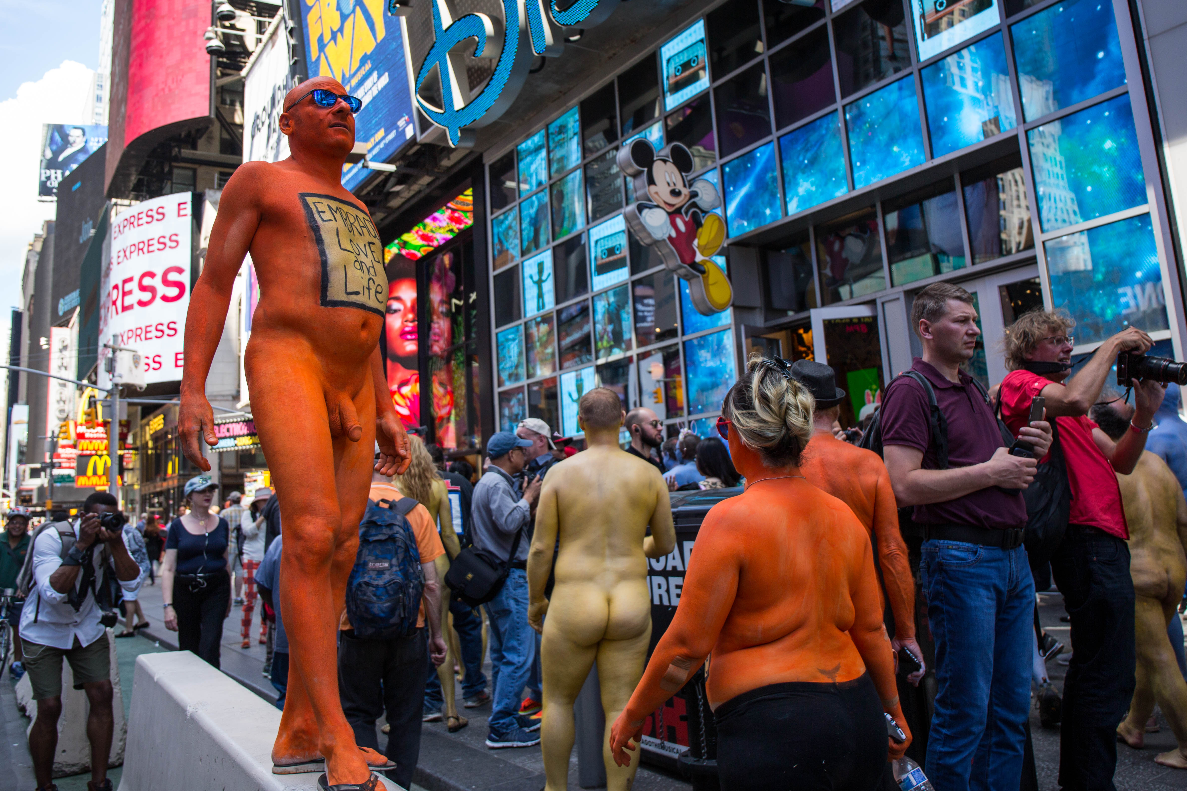 Nsfw Photos Dozens Of Totally Naked People Get Painted In Times Square