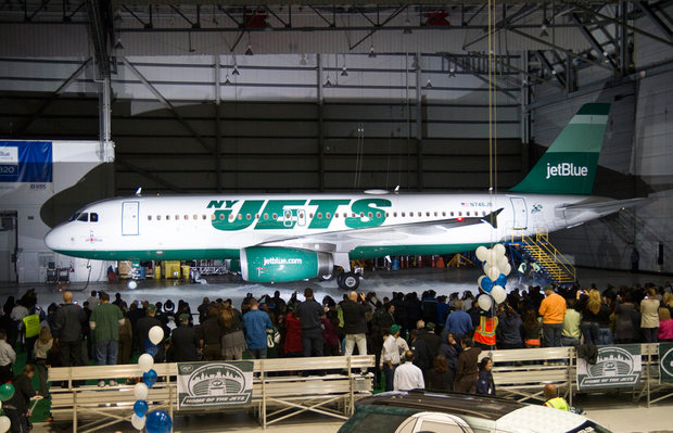 JetBlue paints an Airbus A320 for the NFL's New York Jets