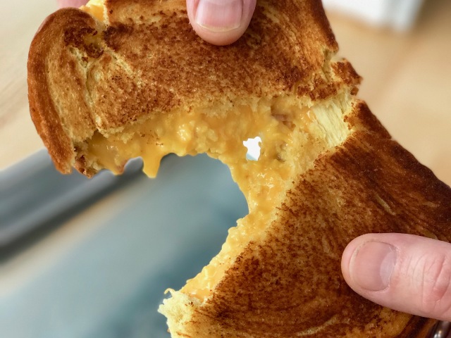How to Make Wylie Dufresne's Scrambled Egg Sandwich