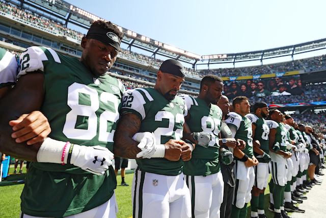 After Trump Blasts N.F.L., Players Kneel and Lock Arms in