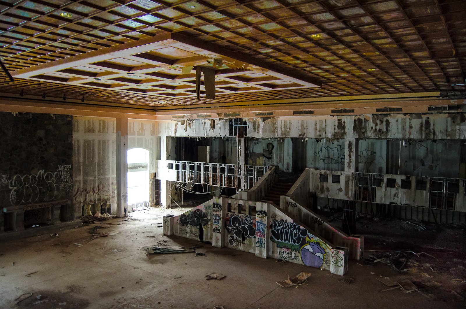 Abandoned Ny Inside Grossinger S Crumbling Catskill Resort Hotel Gothamist