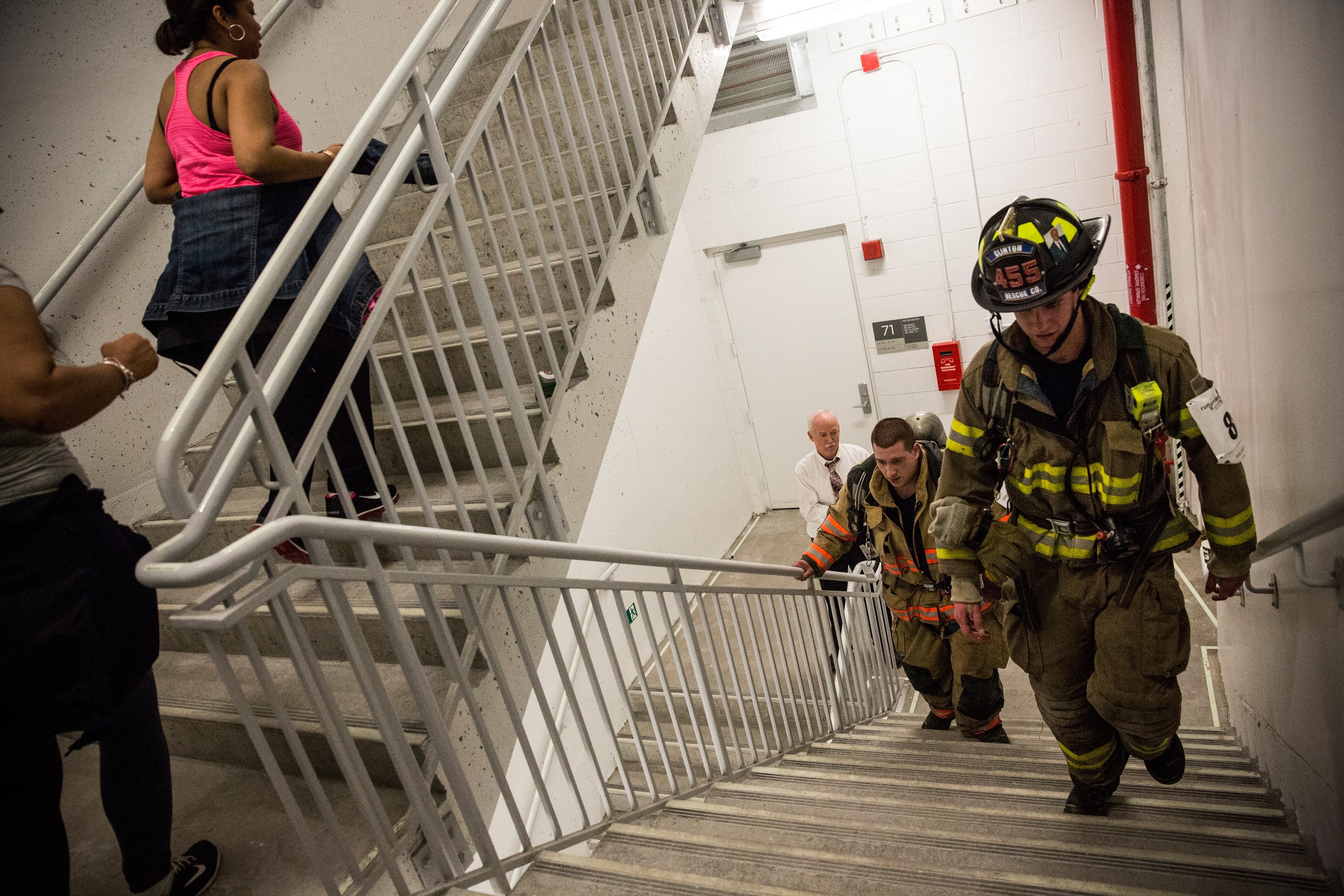 Photos: Hundreds Run Up 4 World Trade Center Stairs For Cancer Research ...