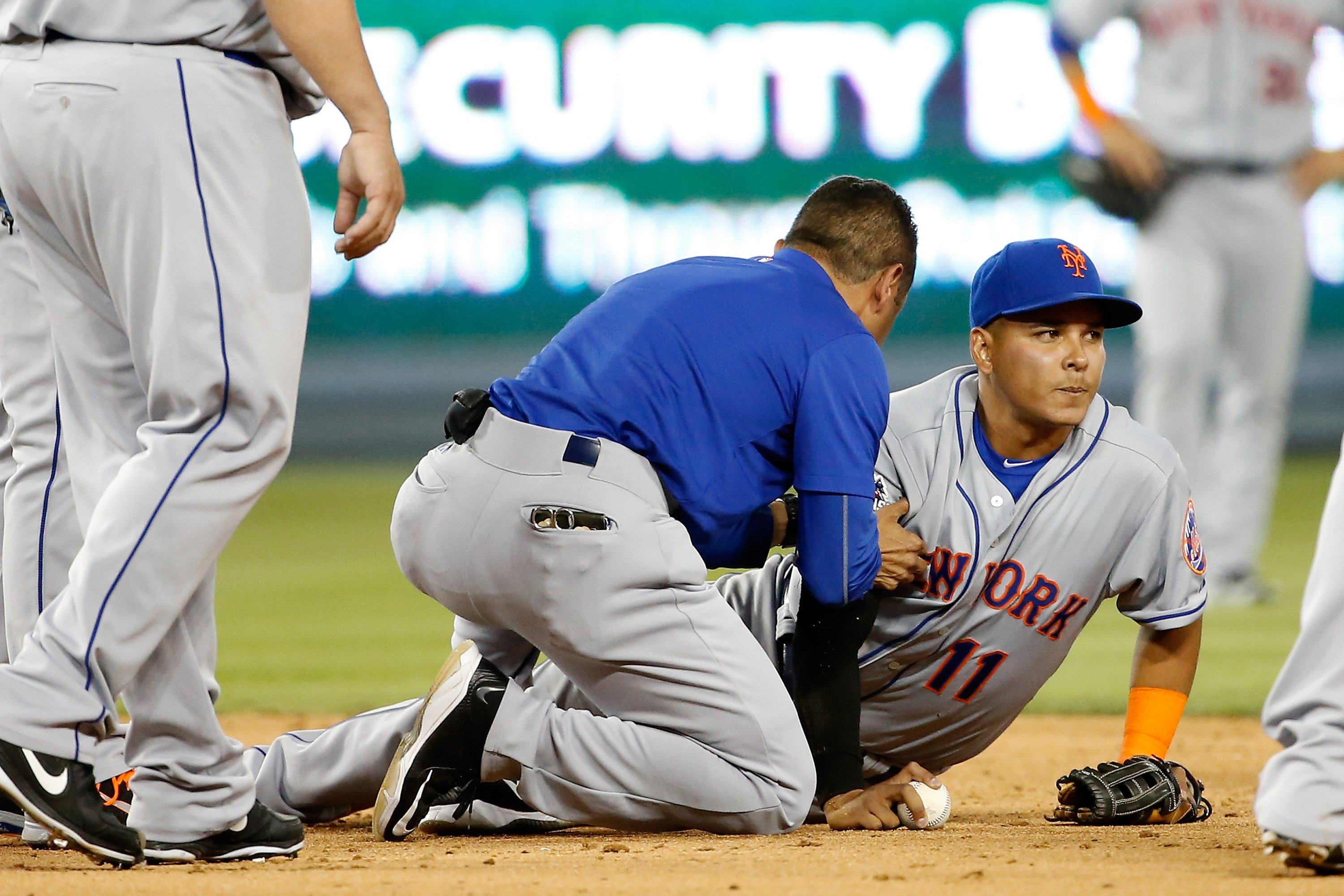 As Mets seethe over slide, MLB suspends Utley