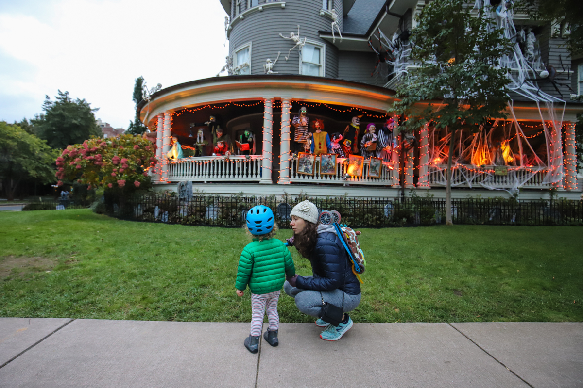 Photos Is This The Most Impressive Halloween House In Brooklyn