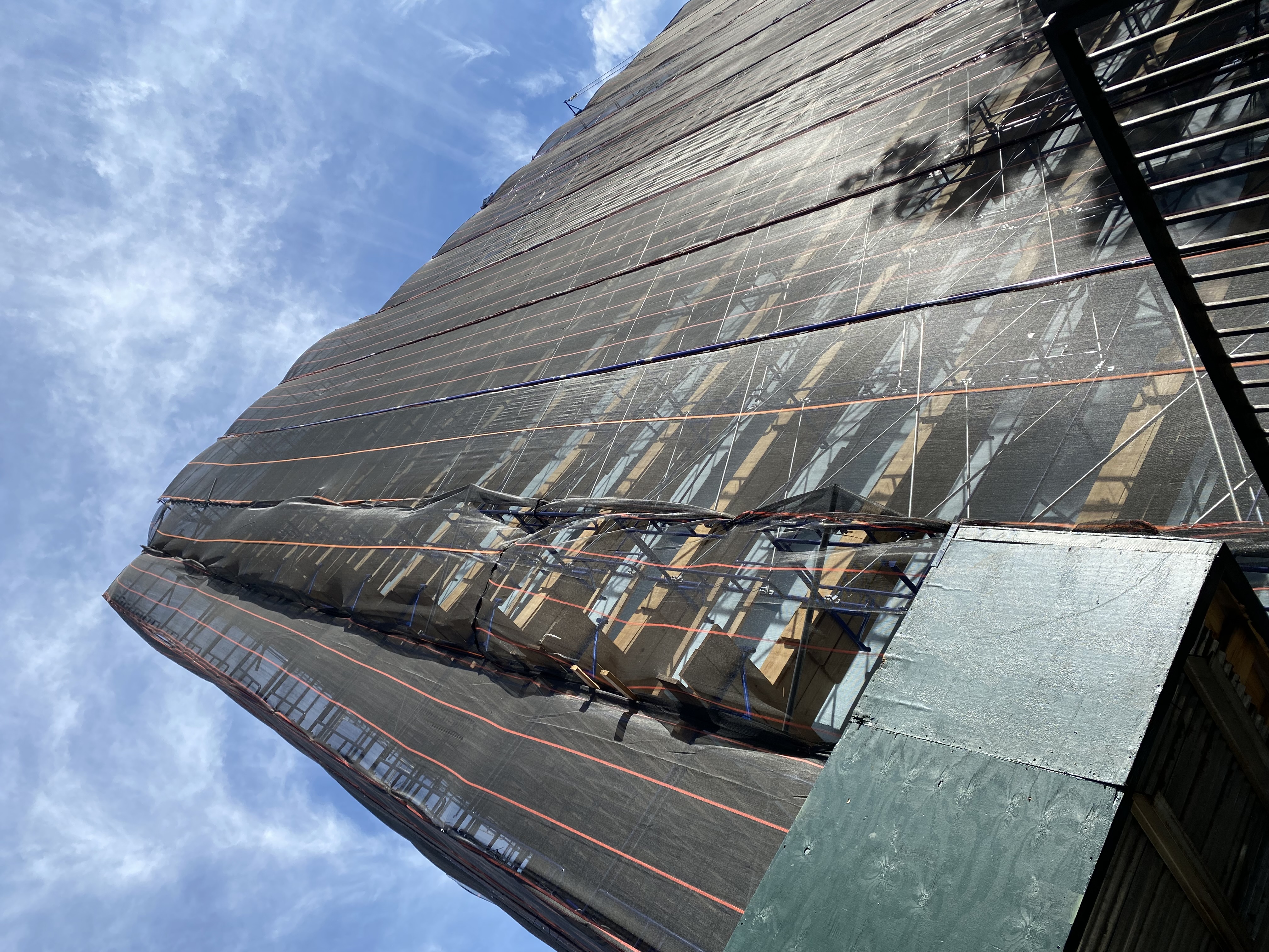 Energy company&rsquo;s plan to place 150-ton batteries on Williamsburg rooftop ignites tenants&rsquo; fears