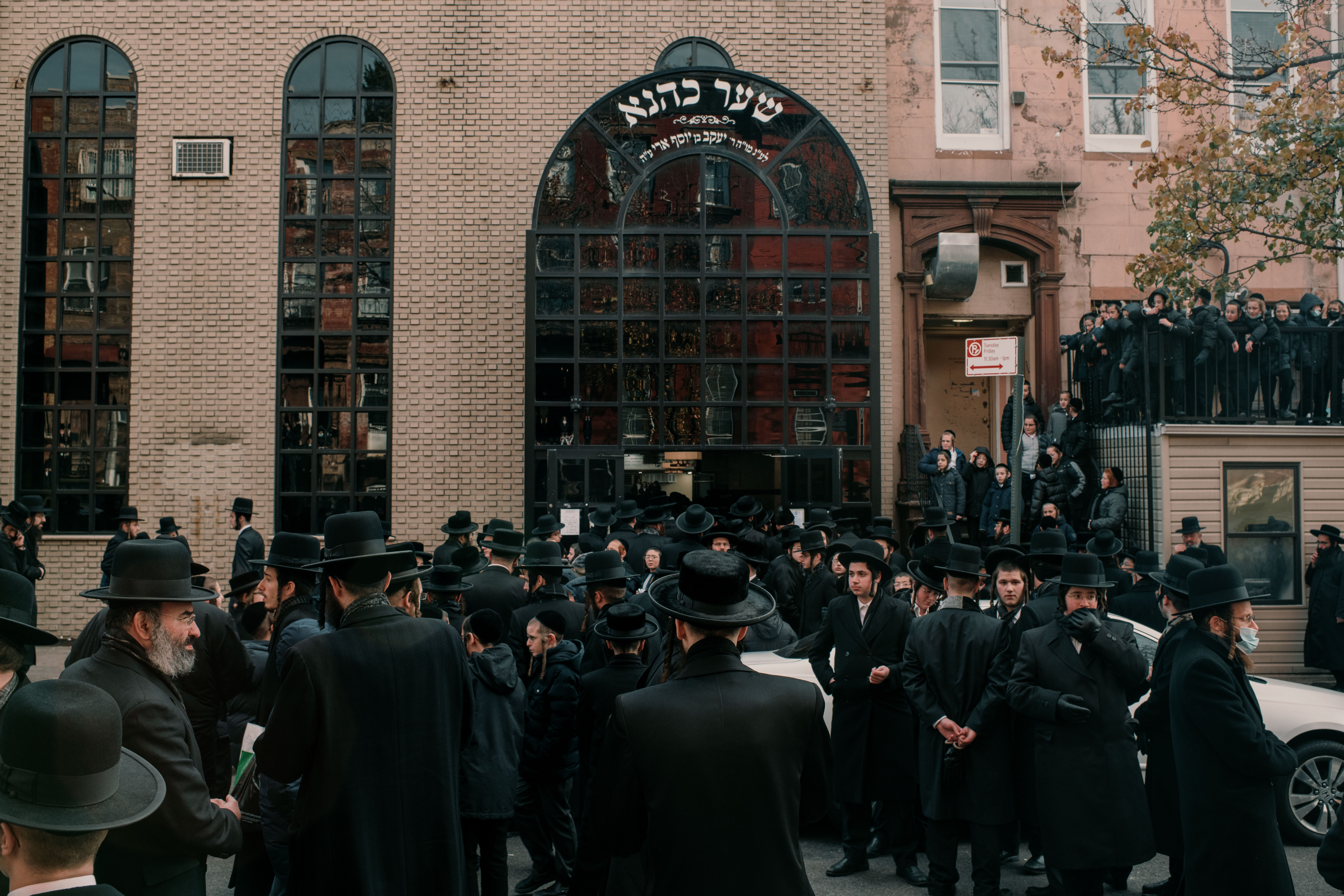 De Blasio Threatens To Close Famed Williamsburg Synagogue Over COVID Noncompliance