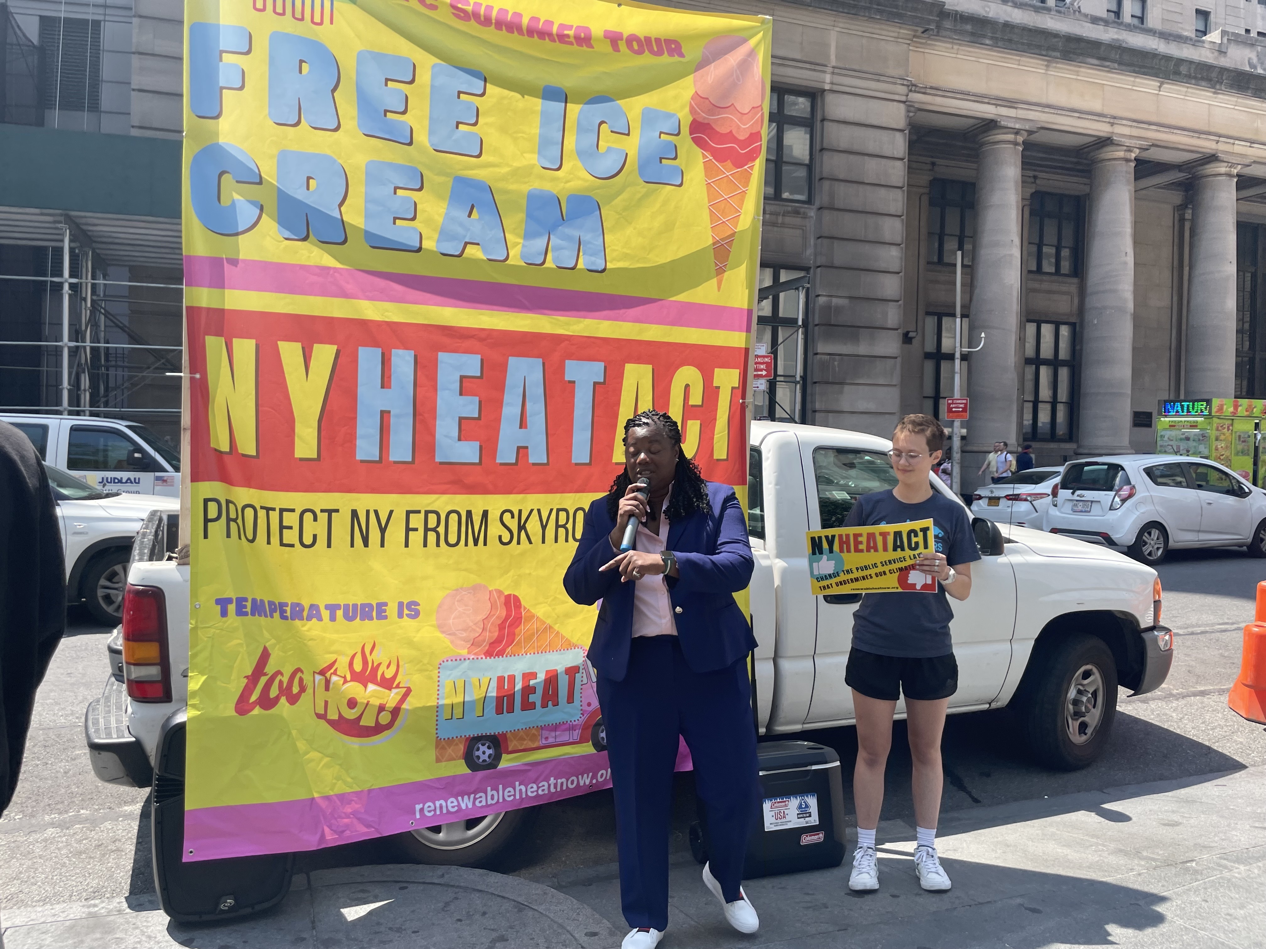 NY HEAT bill aims to fight rising energy costs. Lawmakers are giving out free ice cream to tell you.