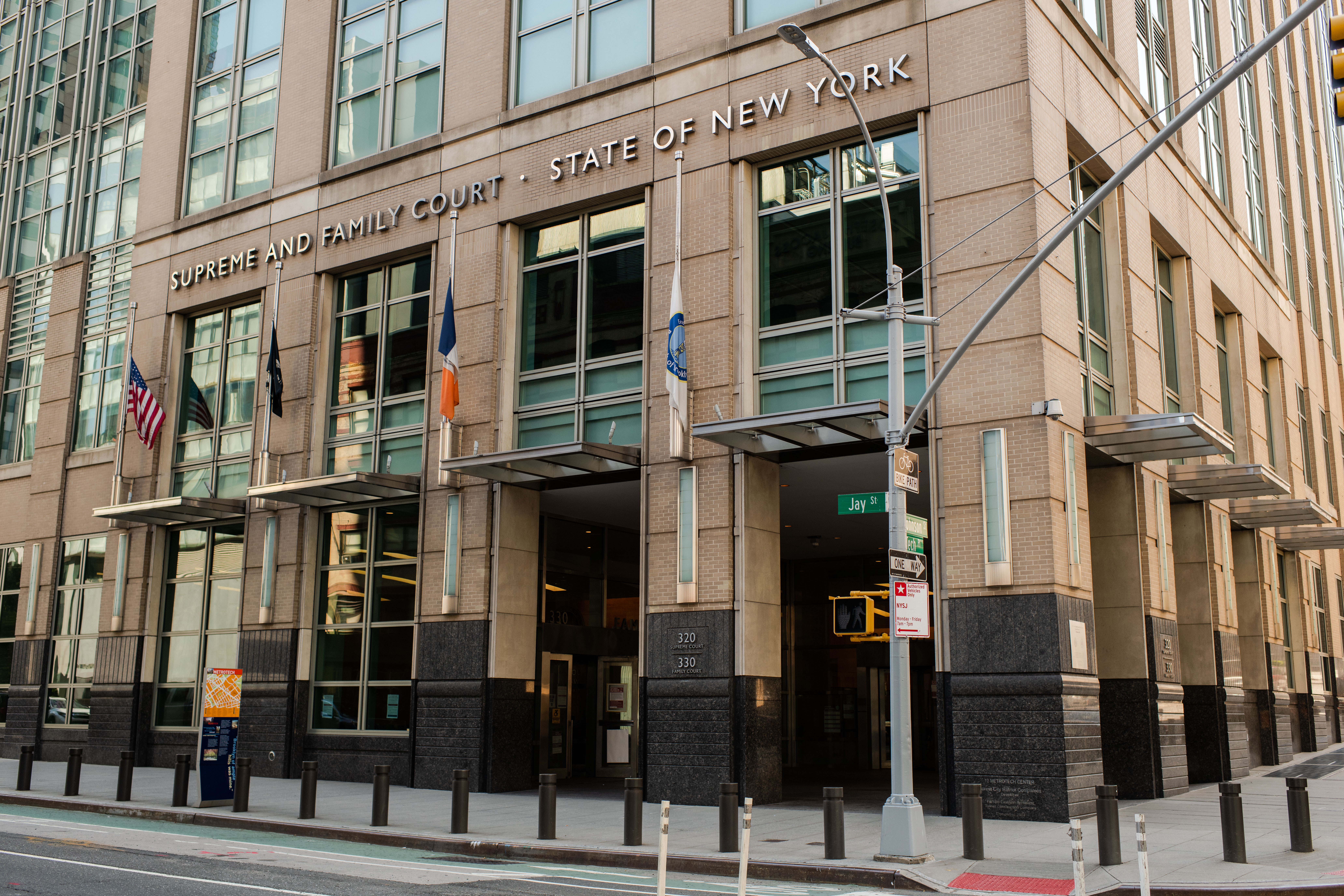 Program assigning attorneys to help New Yorkers in trouble as glitches plague payment system Program assigning attorneys to help New Yorkers in trouble as glitches plague payment system