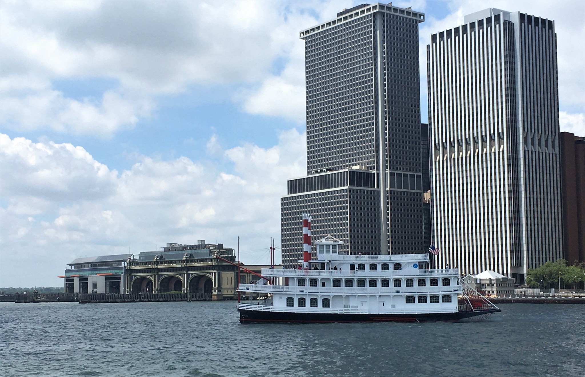 A photo of a "show boat"-style boat as seen on the East River in Lower Manhattan.