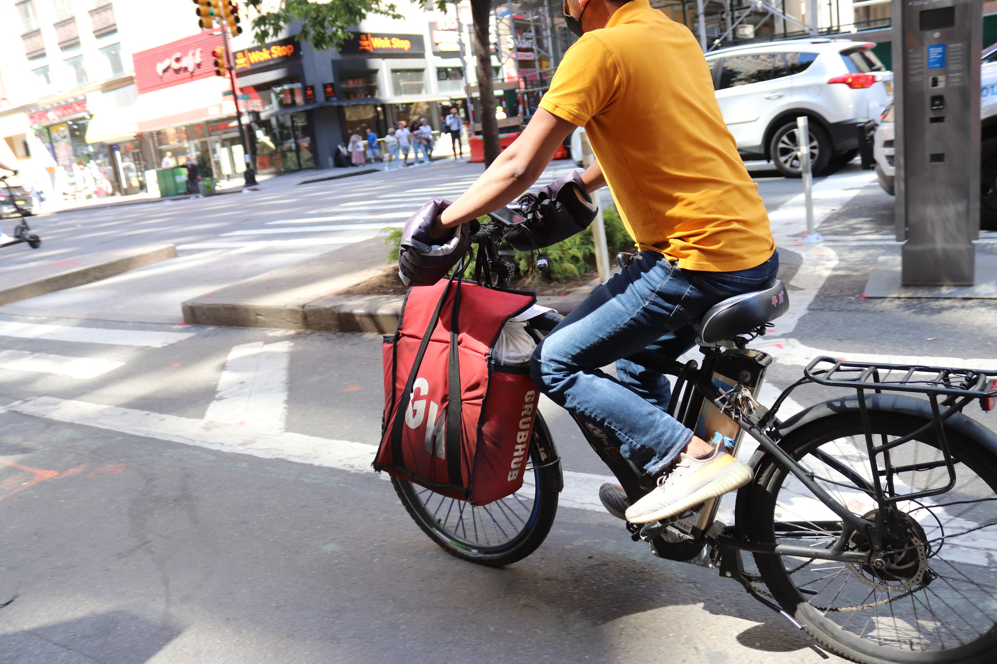 Report: NYC Food Delivery Workers Face Low Pay, High Risks