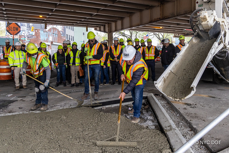 Nearly 400 Department of Transportation employees sue city, alleging unpaid overtime