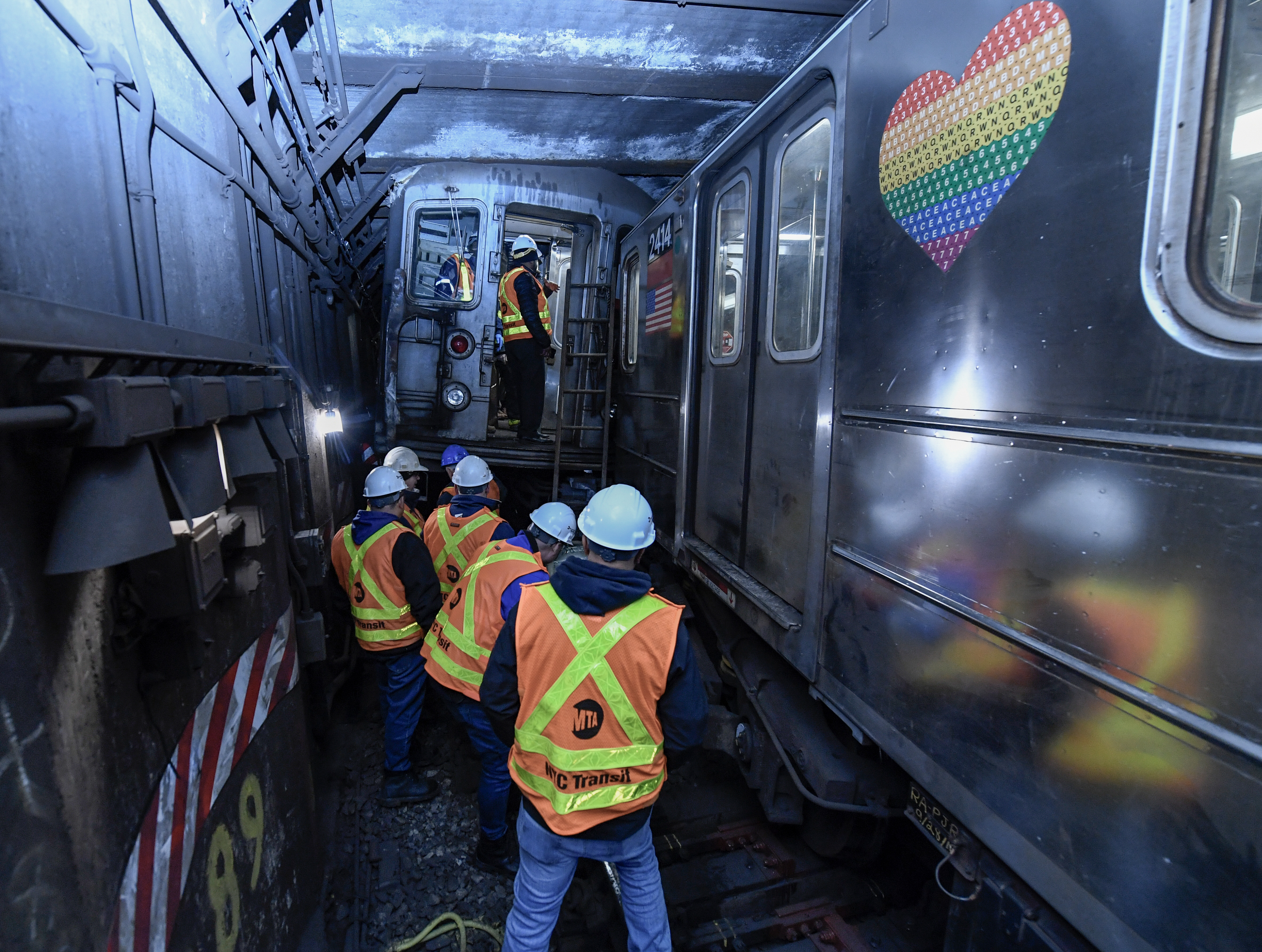 Subway delays persist following Upper West Side derailment
