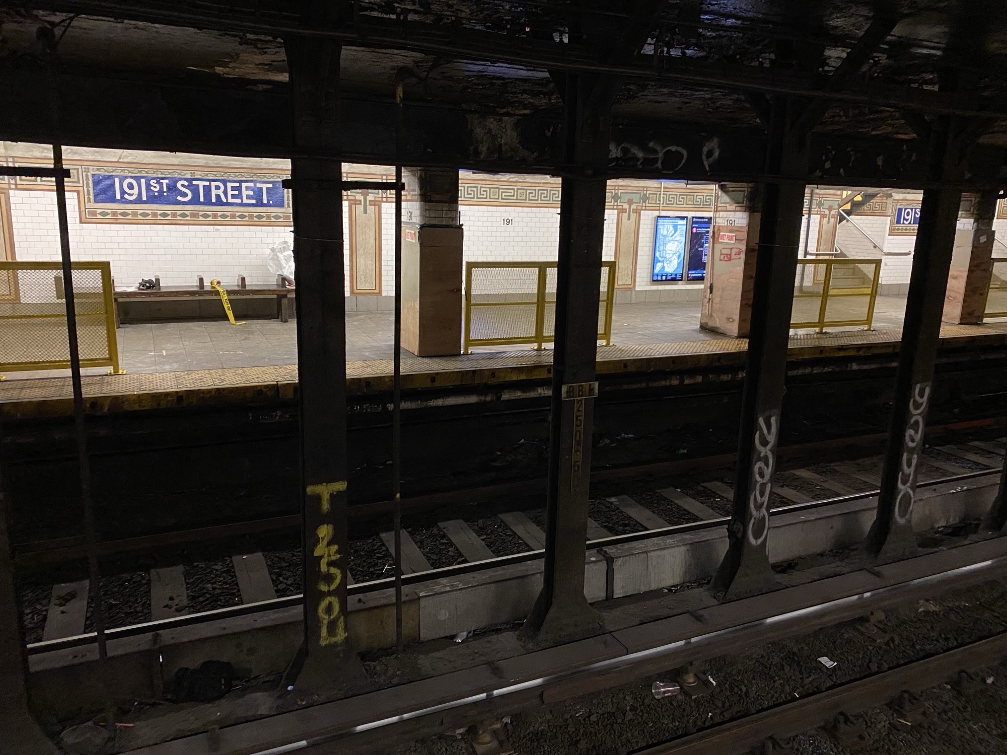 MTA installs new platform barriers at 191st Street station