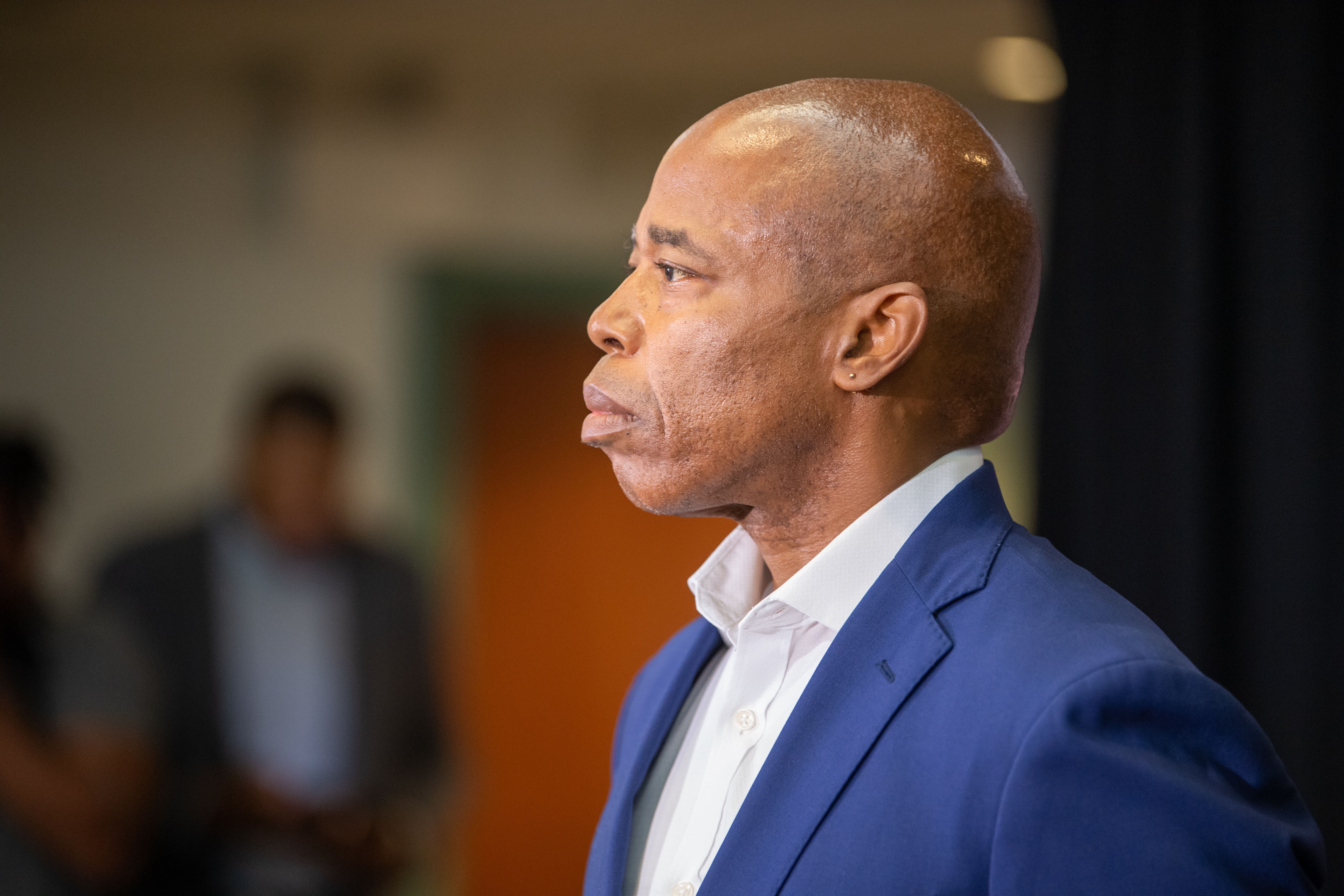 Can Mayor Adams manage a crisis? Migrant arrivals pose a major test.