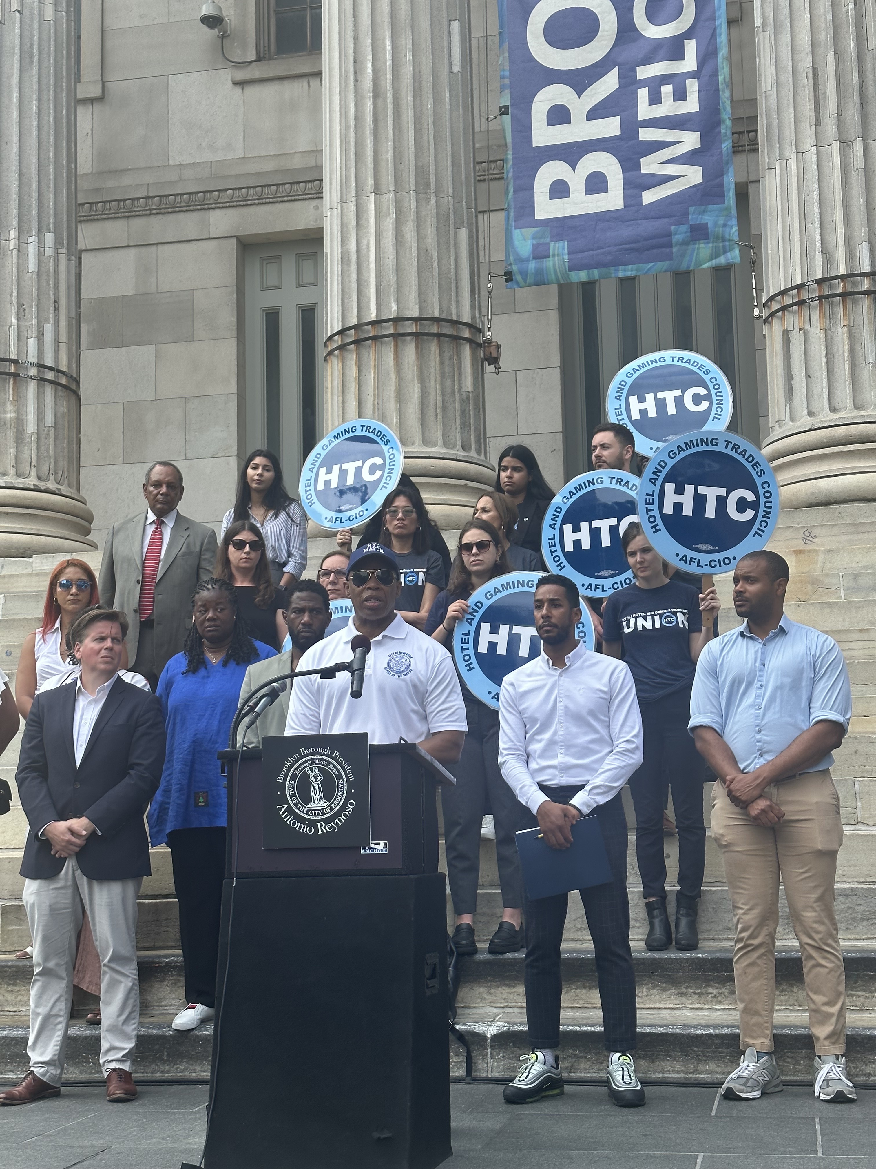 Mayor Adams, other elected officials, again denounce White House for migrant crisis response