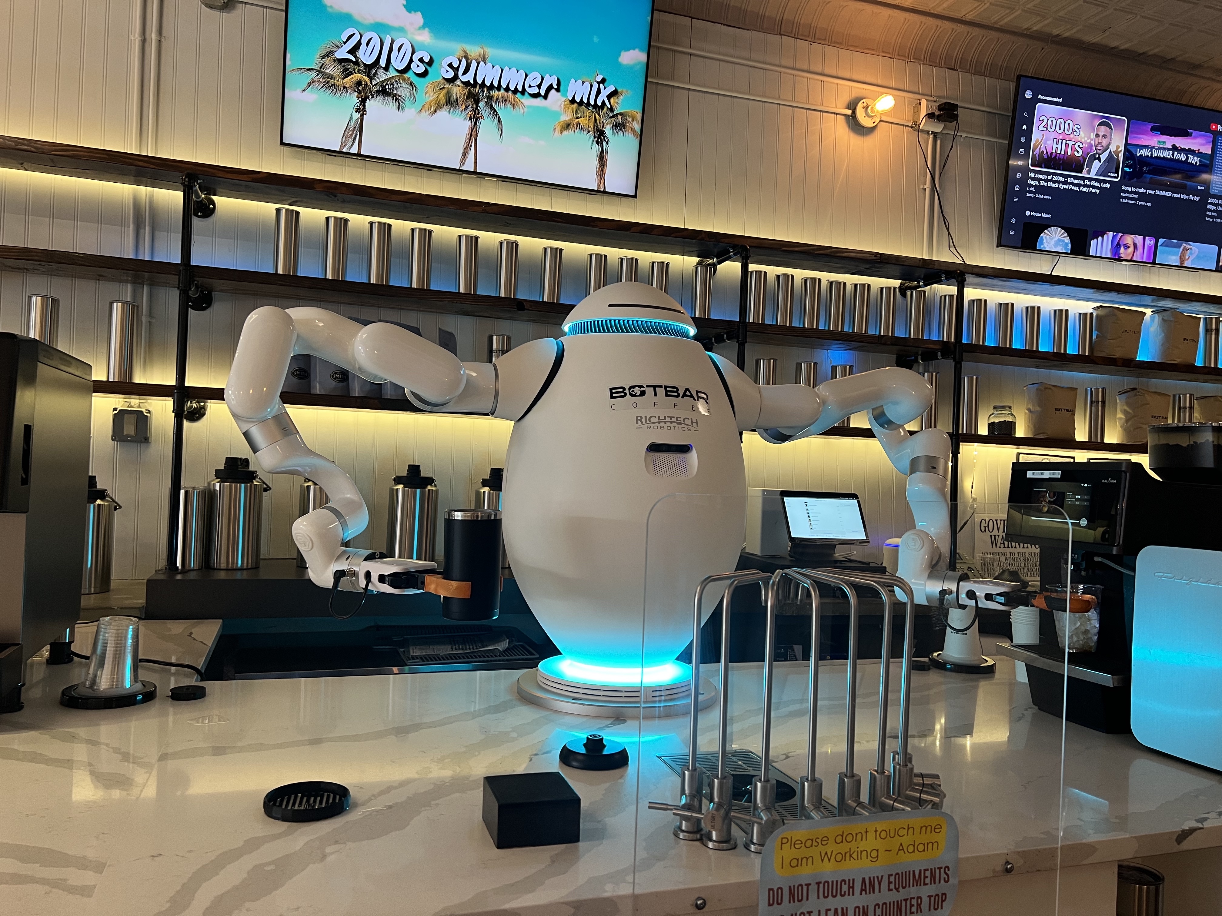 A robot in Greenpoint made my coffee because why not