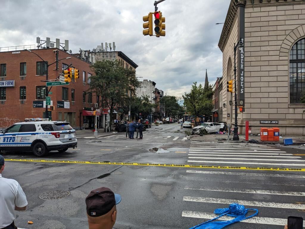 NYPD: Brooklyn car crash kills 18-year-old passenger