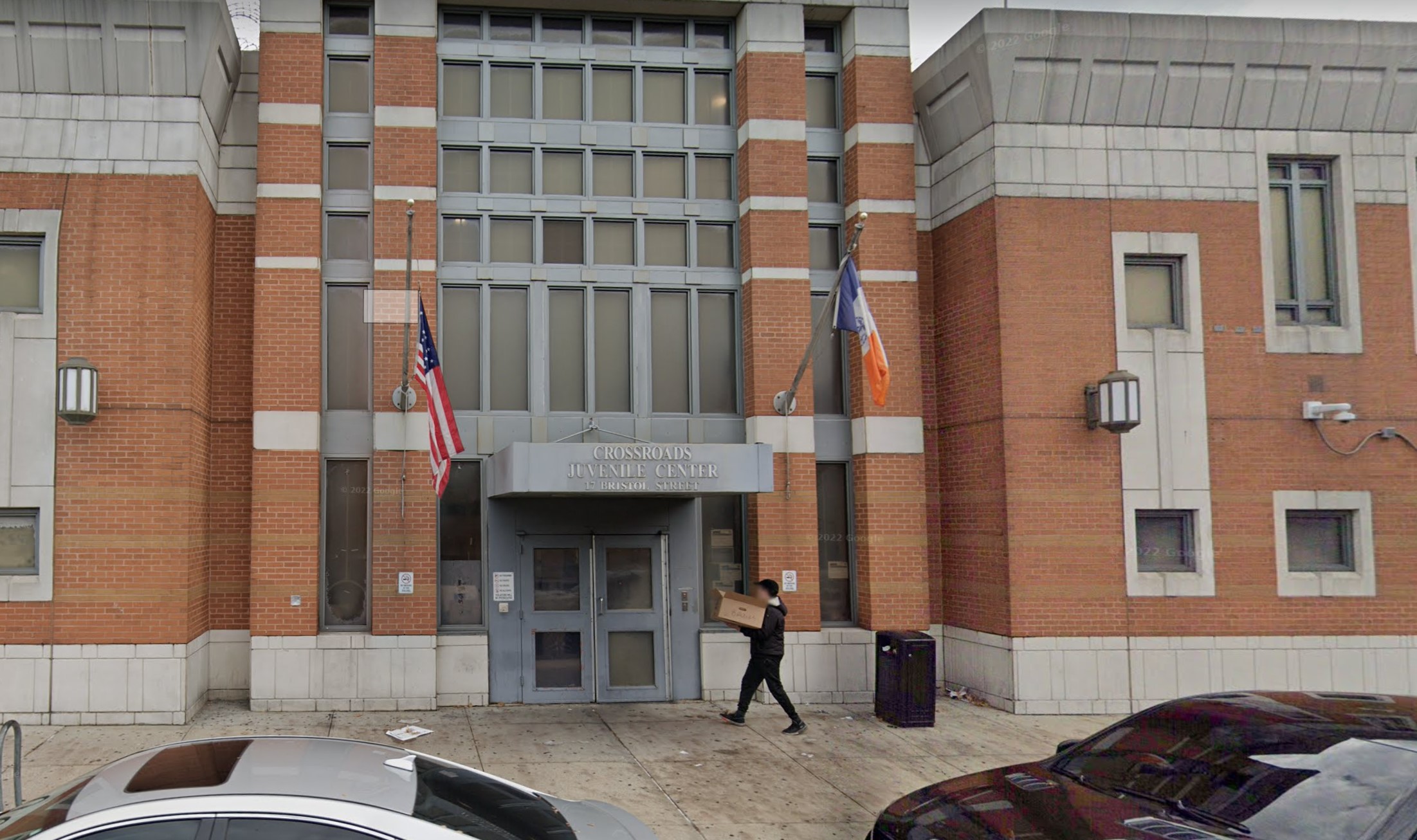 Brooklyn juvenile jail guard arrested for smuggling in cellphones, SIM cards