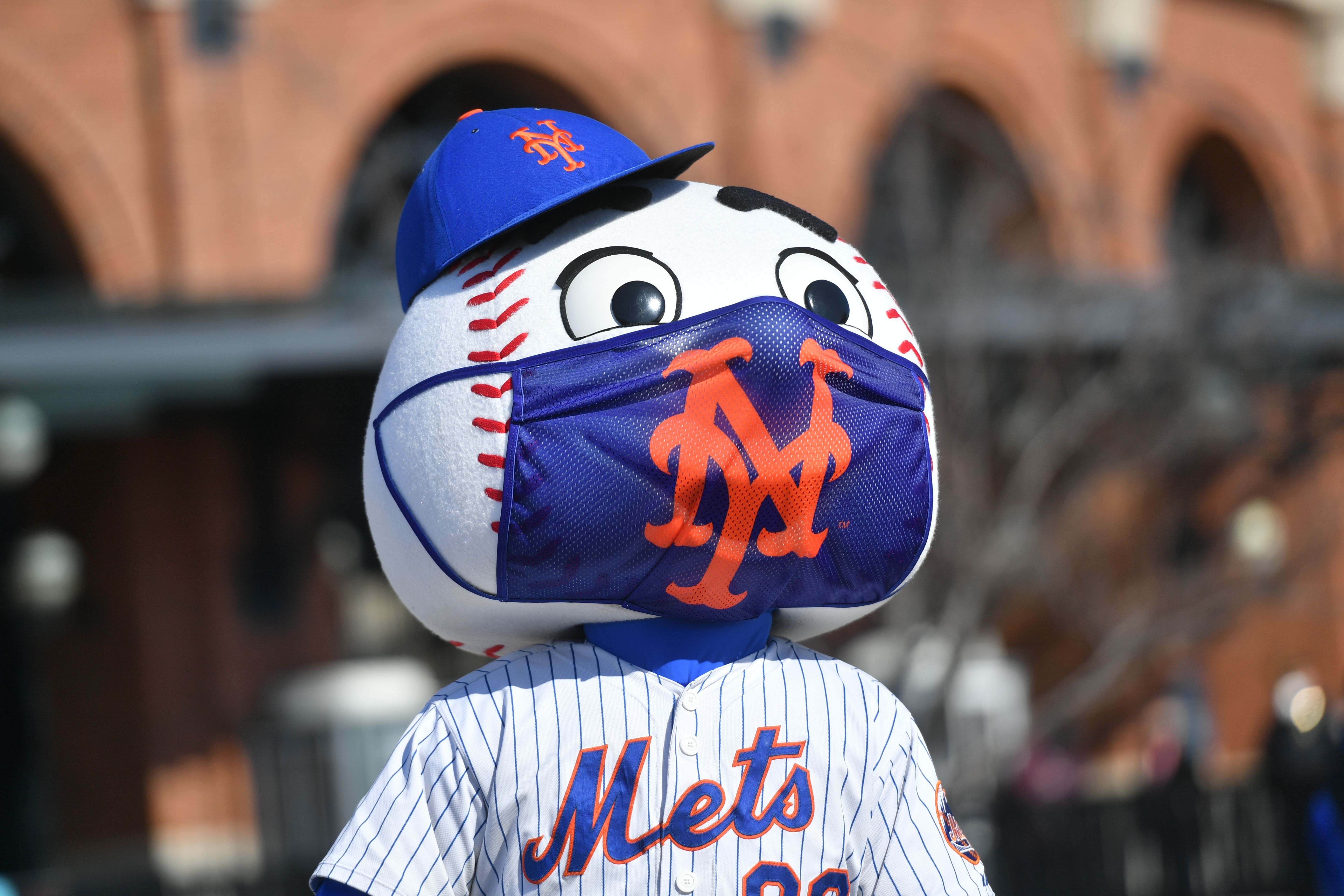 De Blasio, NY Mets welcome Queens residents to Citi Field, the latest  vaccination site