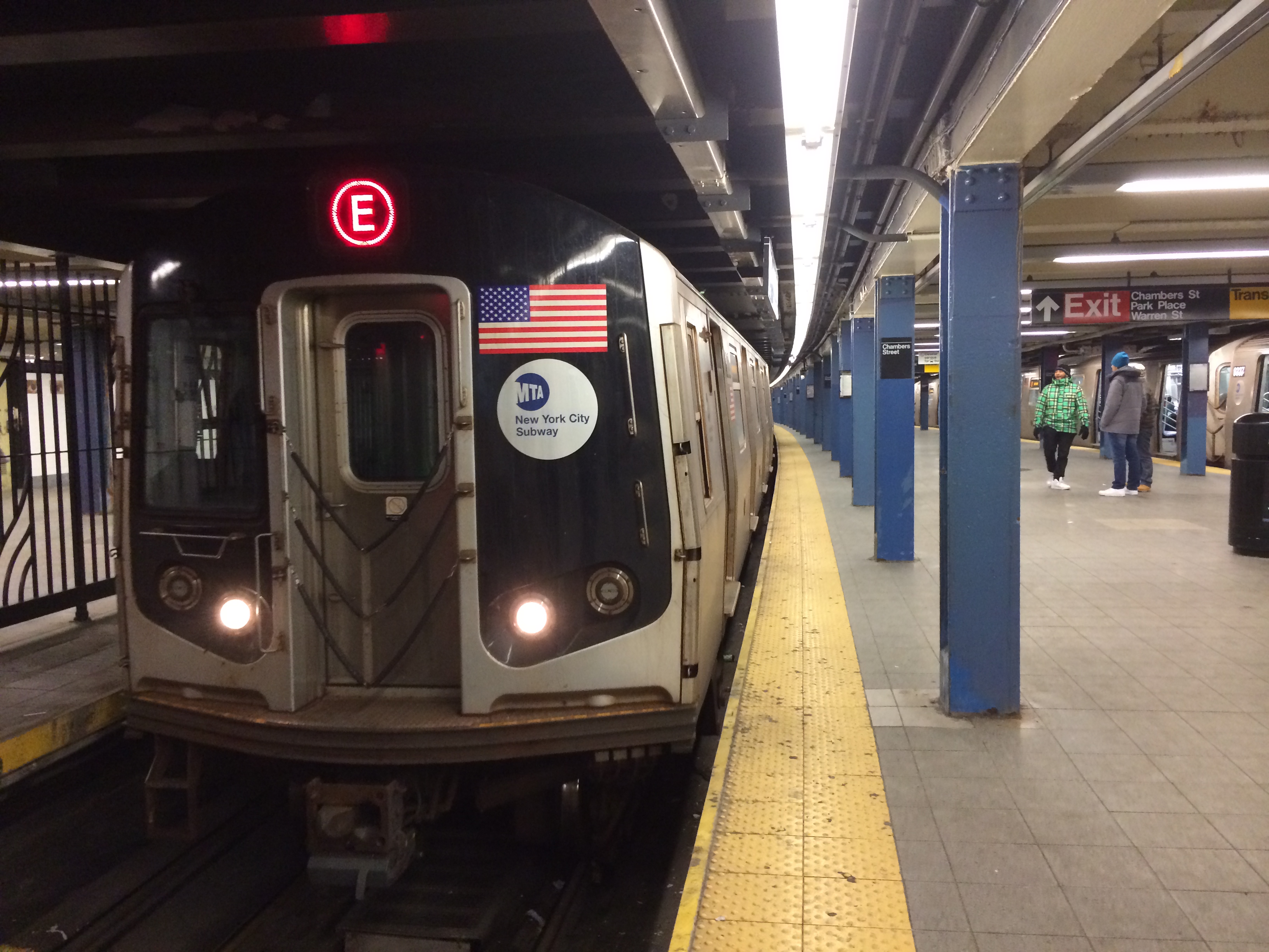 Teen found dead in Queens between cars of E train, police say