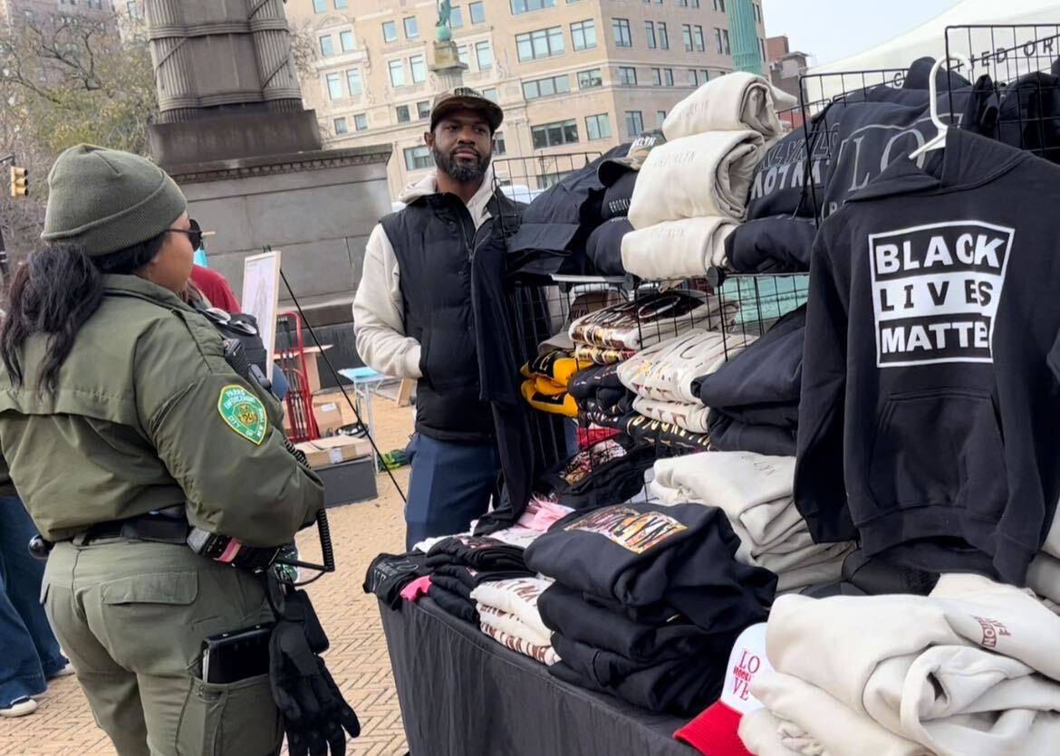 Unlicensed vendors at Grand Army Plaza lament holiday crackdown