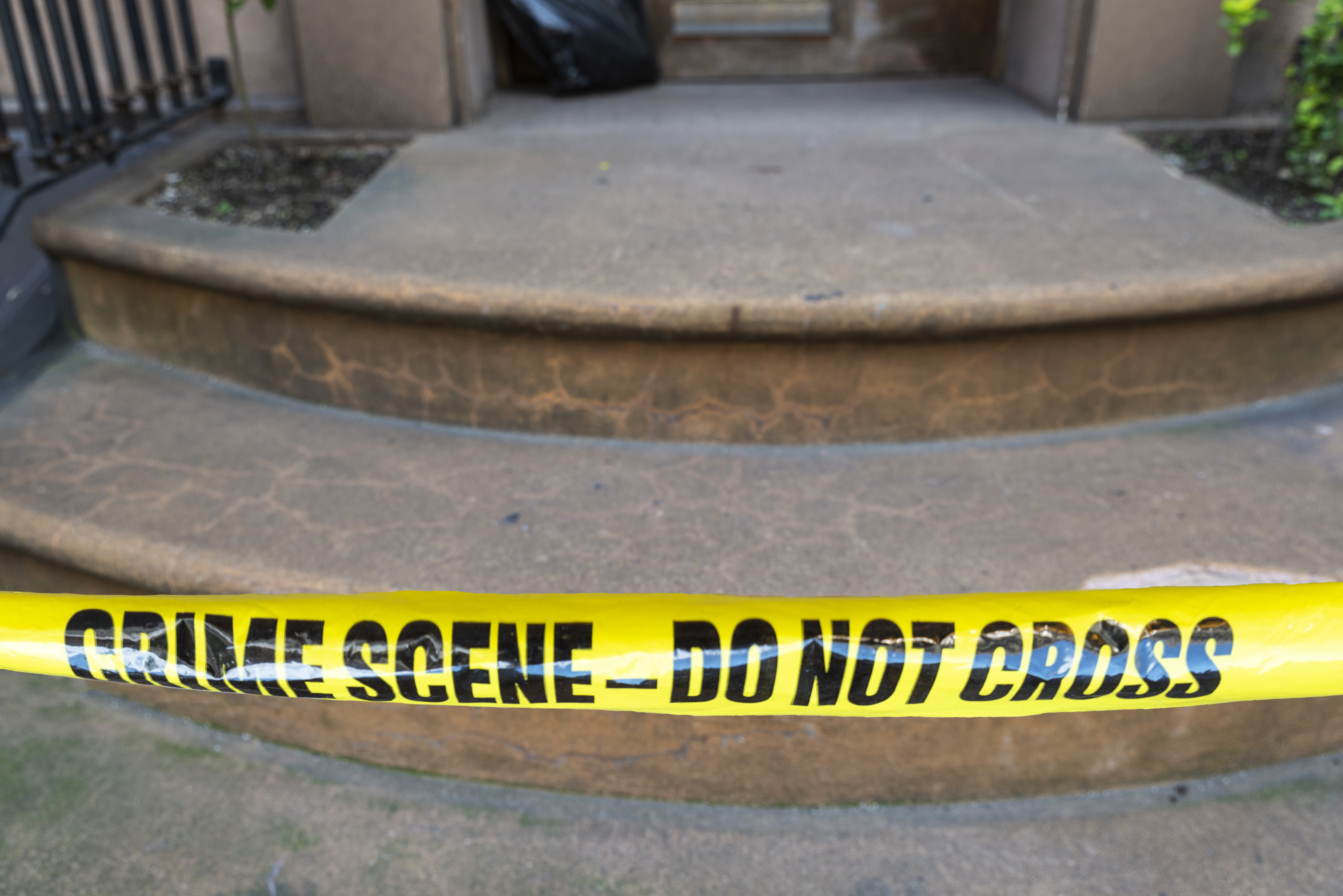 Bronx shooting leaves man in critical condition, police searching for suspect