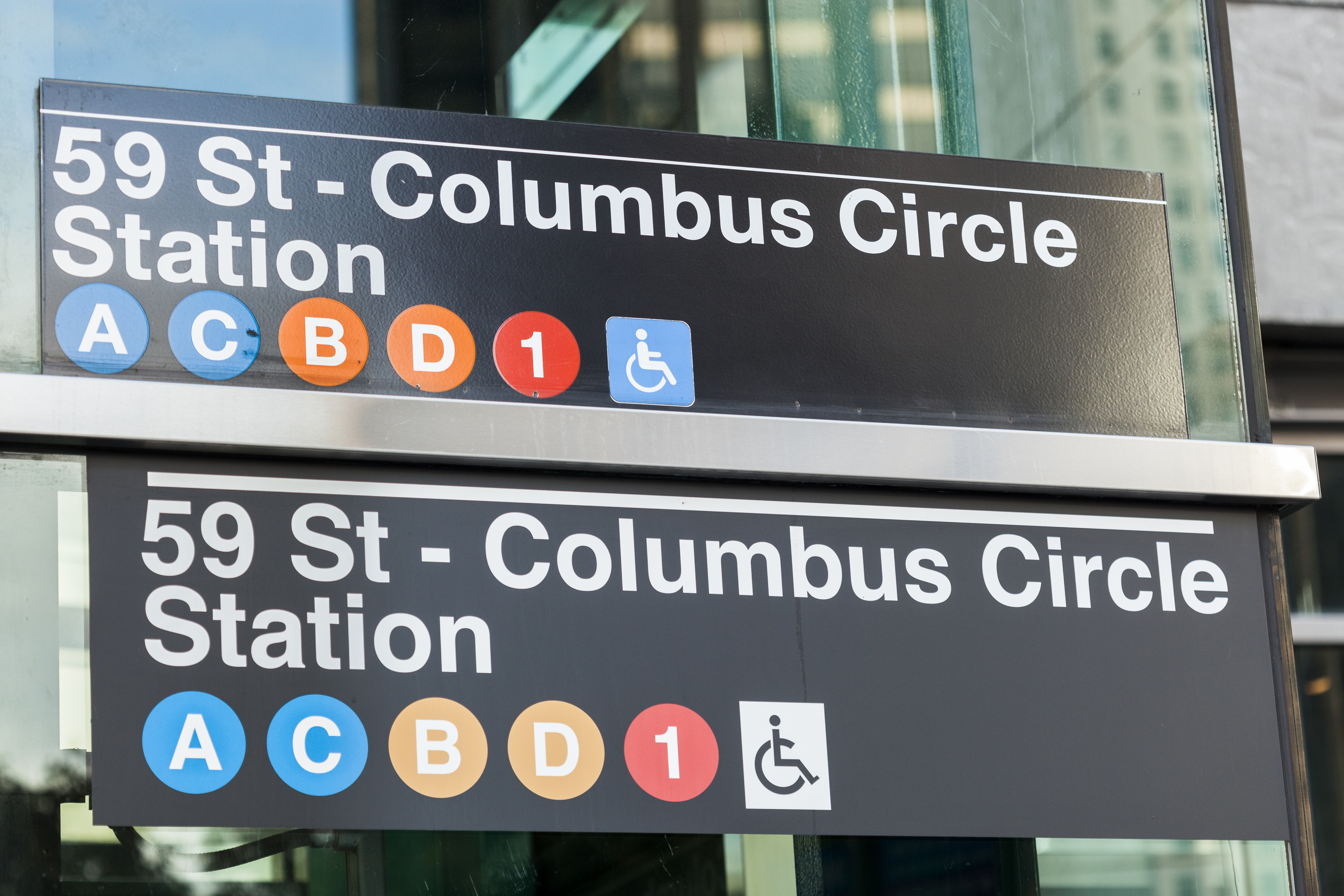 NYPD searching for suspect in 1 train screwdriver attack at Columbus Circle