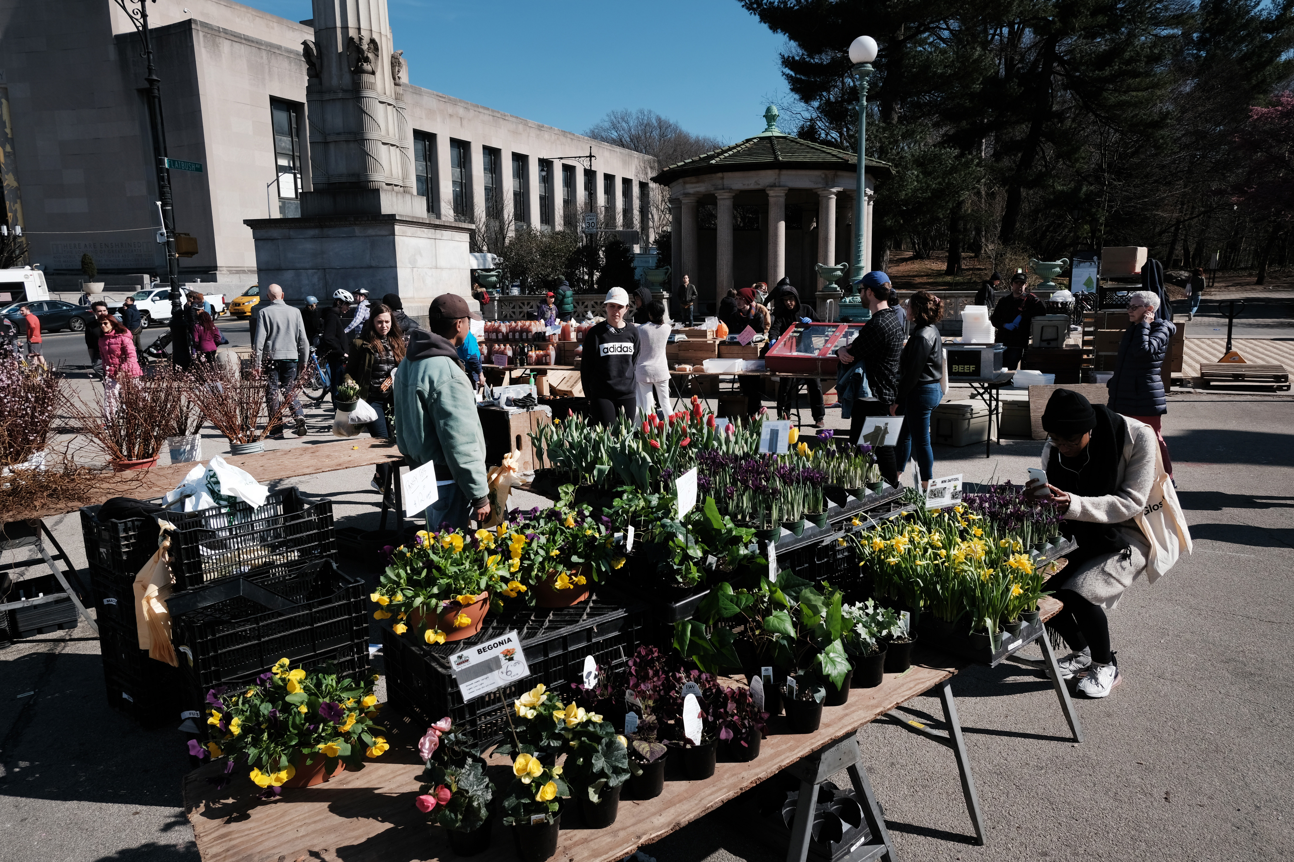 Crackdown on unlicensed vendors reaches Grand Army Plaza farmers market