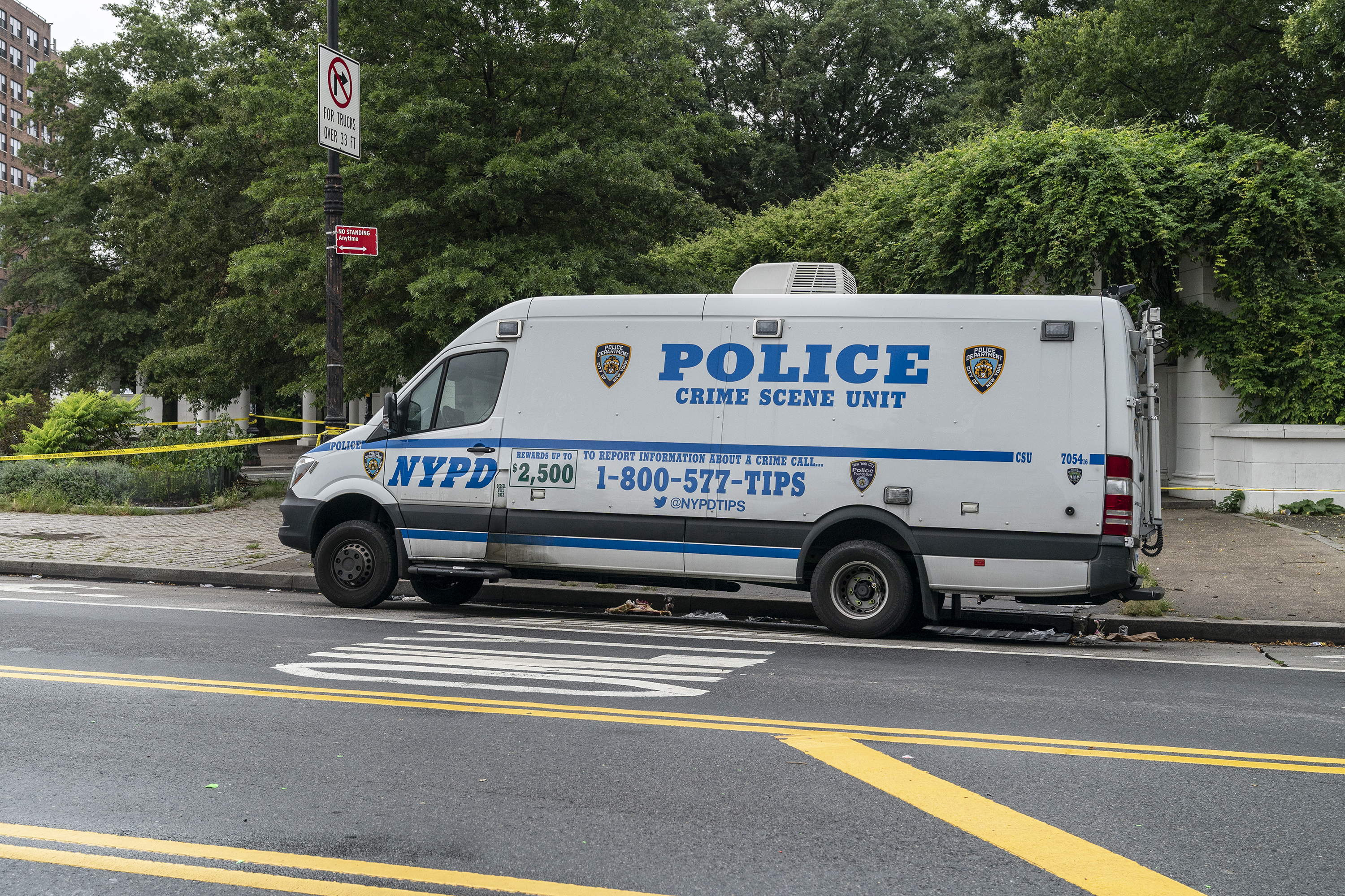 Police looking for three suspects in Prospect Park shooting