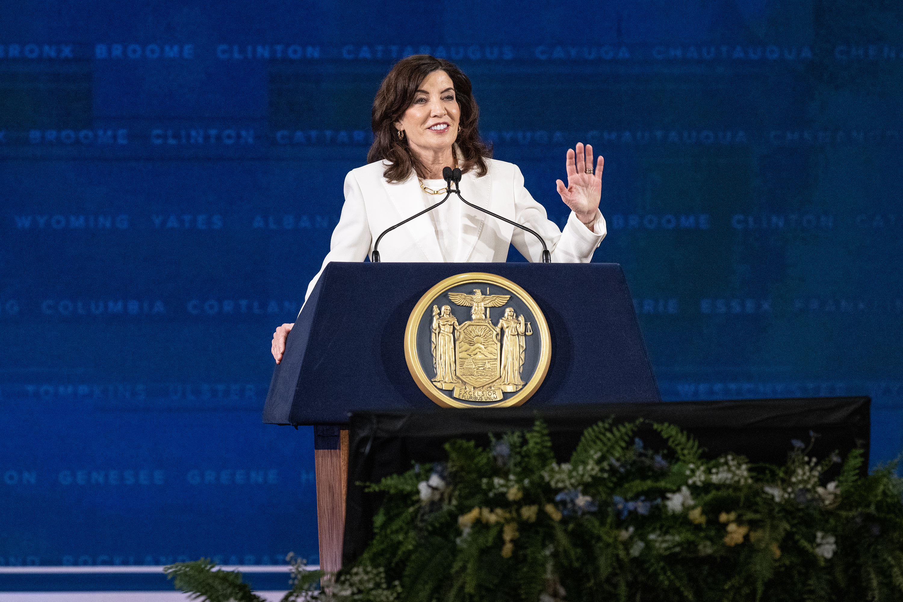 Hochul, NY lawmakers near deal to reopen 14 NYC charter schools