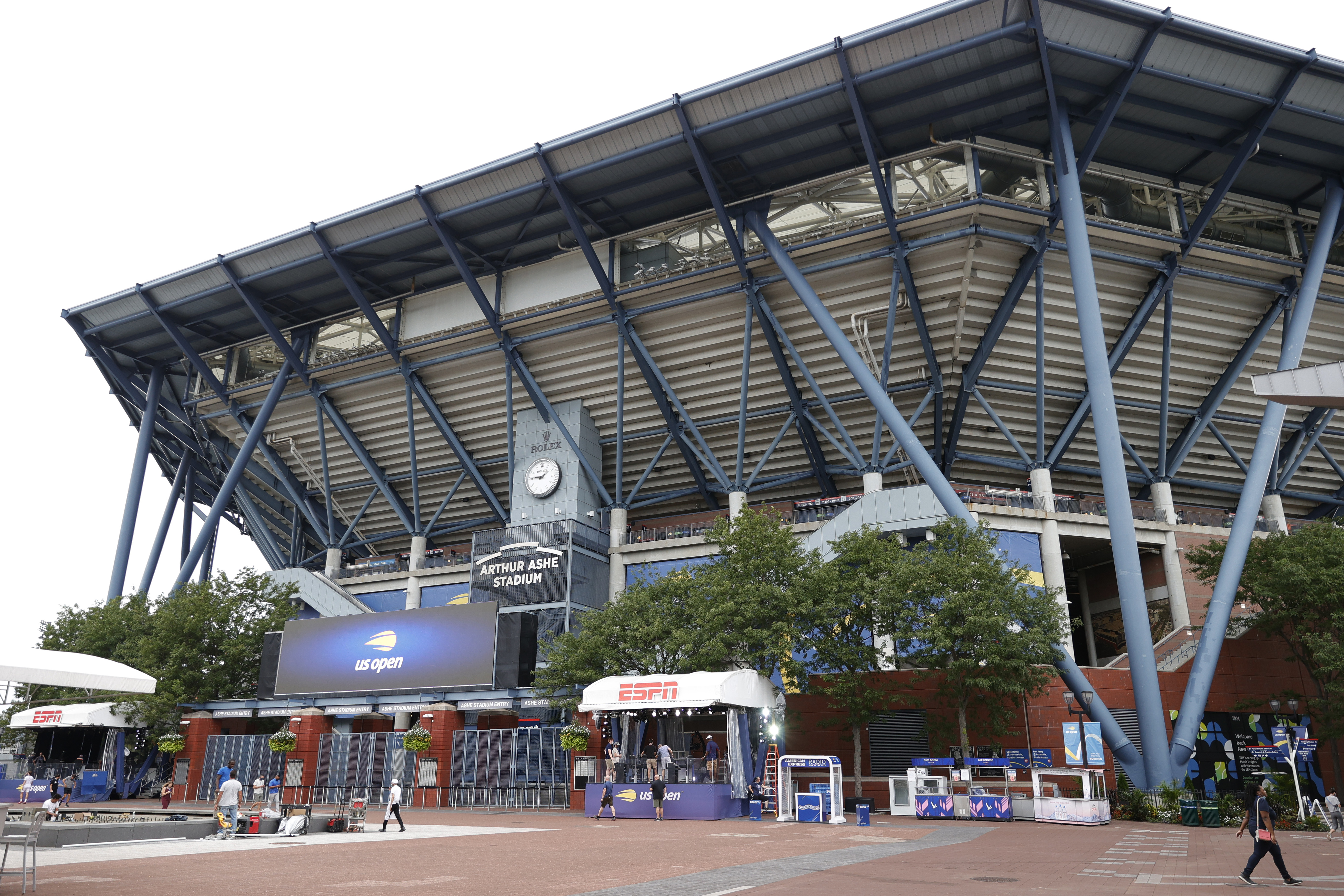 3 injured after apparent explosion near Arthur Ashe Stadium in Queens