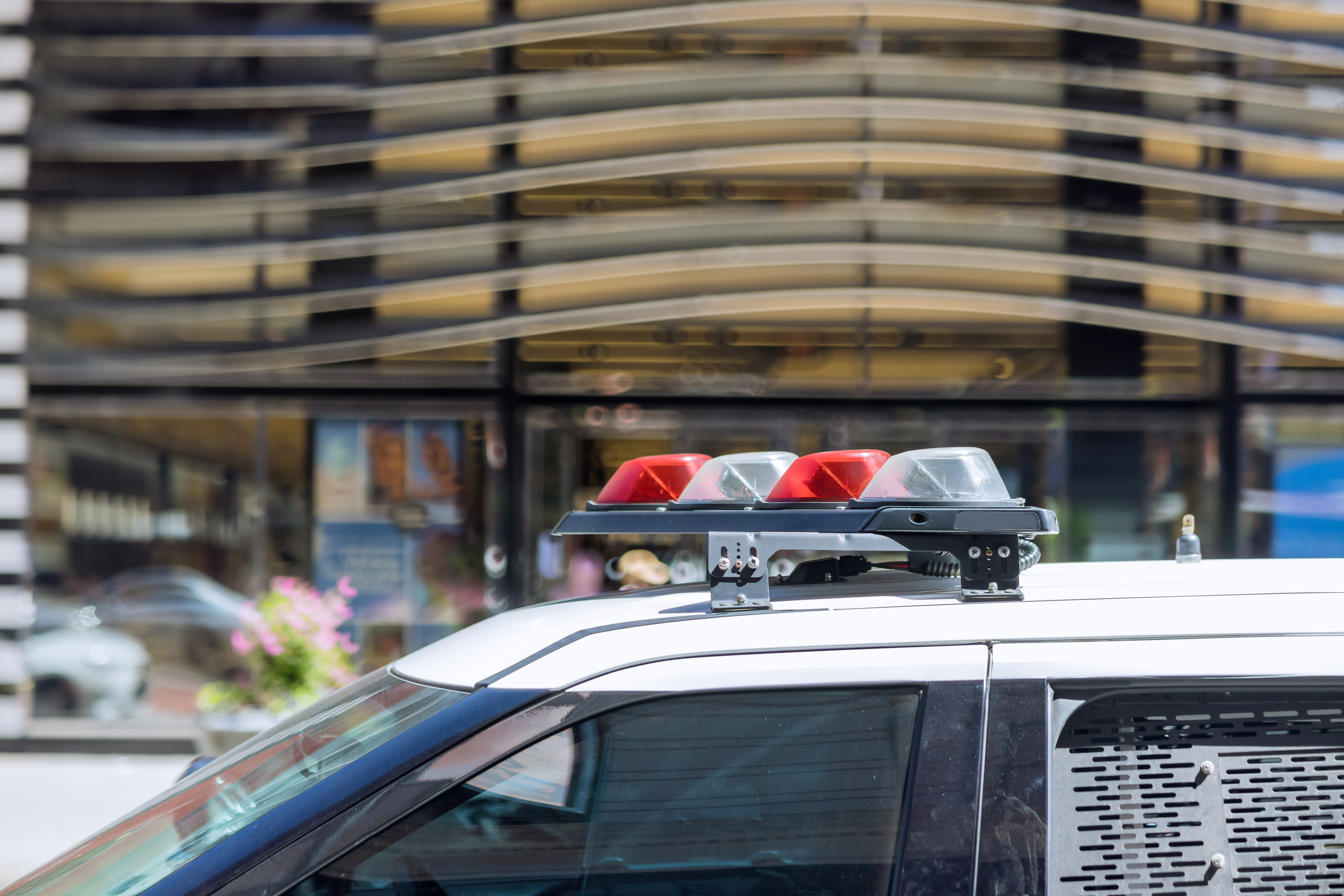 Off-duty NYPD officer shoots man after Bronx store dispute
