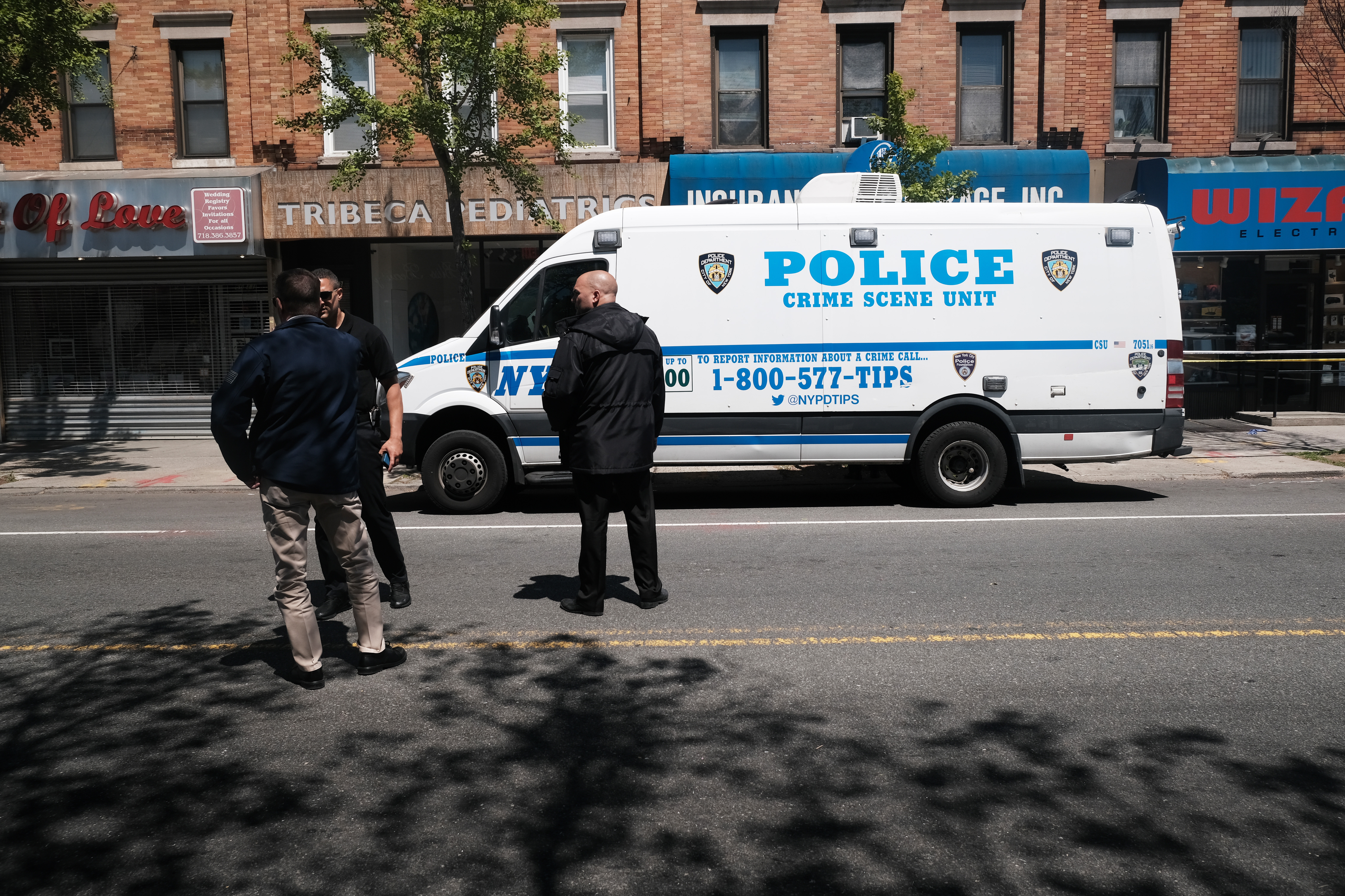 Police looking for man who allegedly stabbed 3 people in Queens Police looking for man who allegedly stabbed 3 people in Queens