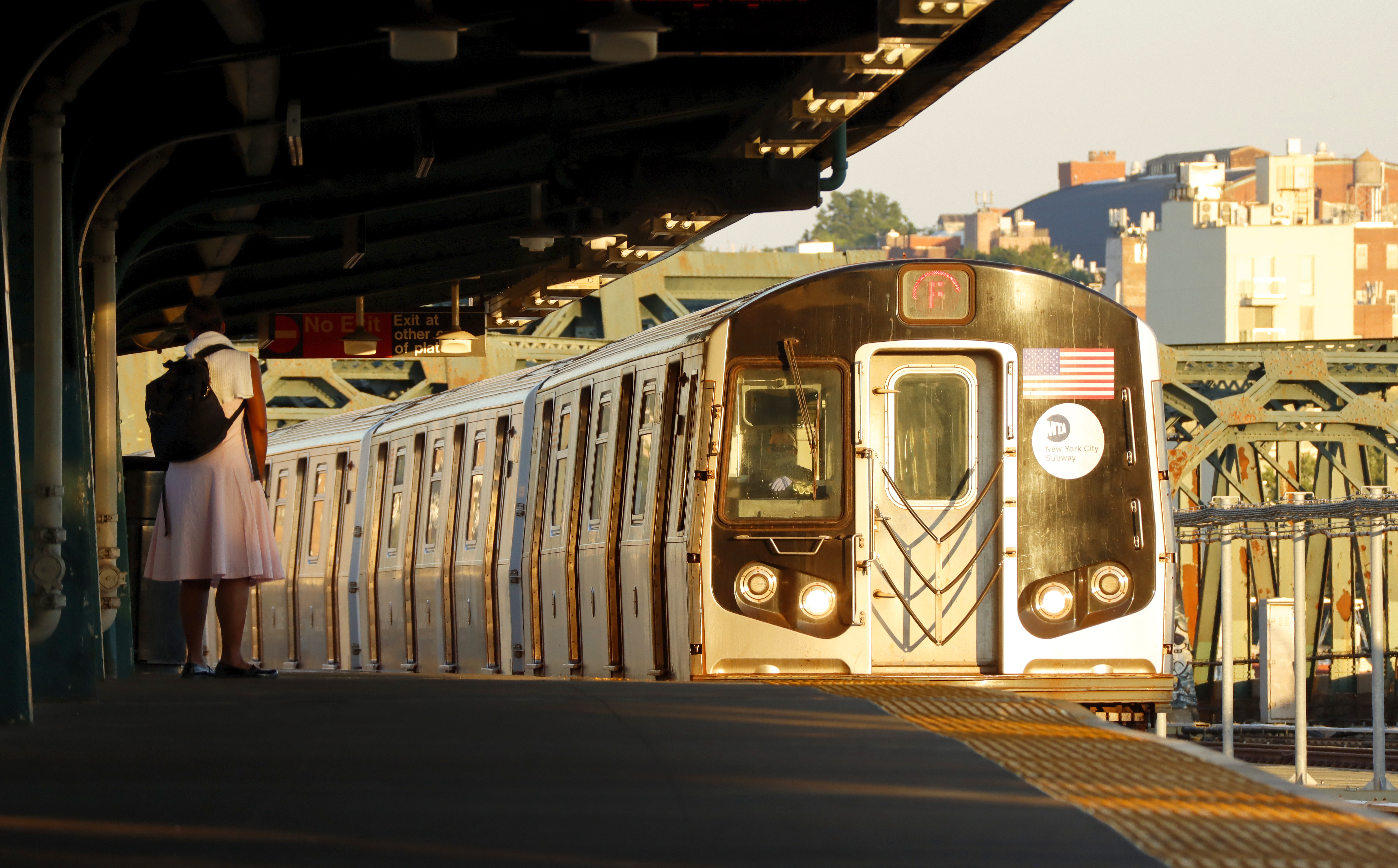 MTA to install 2 surveillance cameras on every subway car