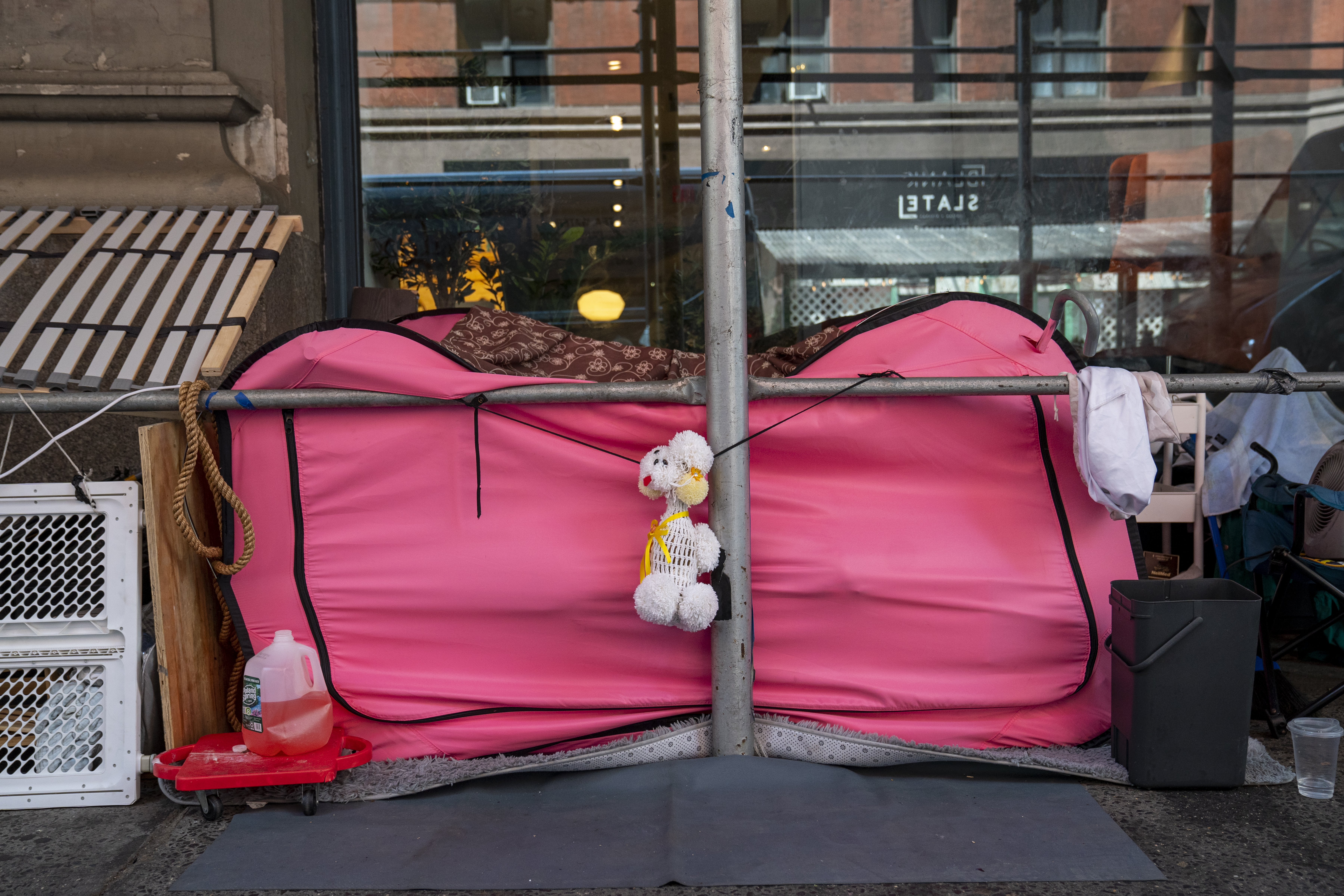 NYC residents shoulder larger cost of homeless family shelter funding, report finds