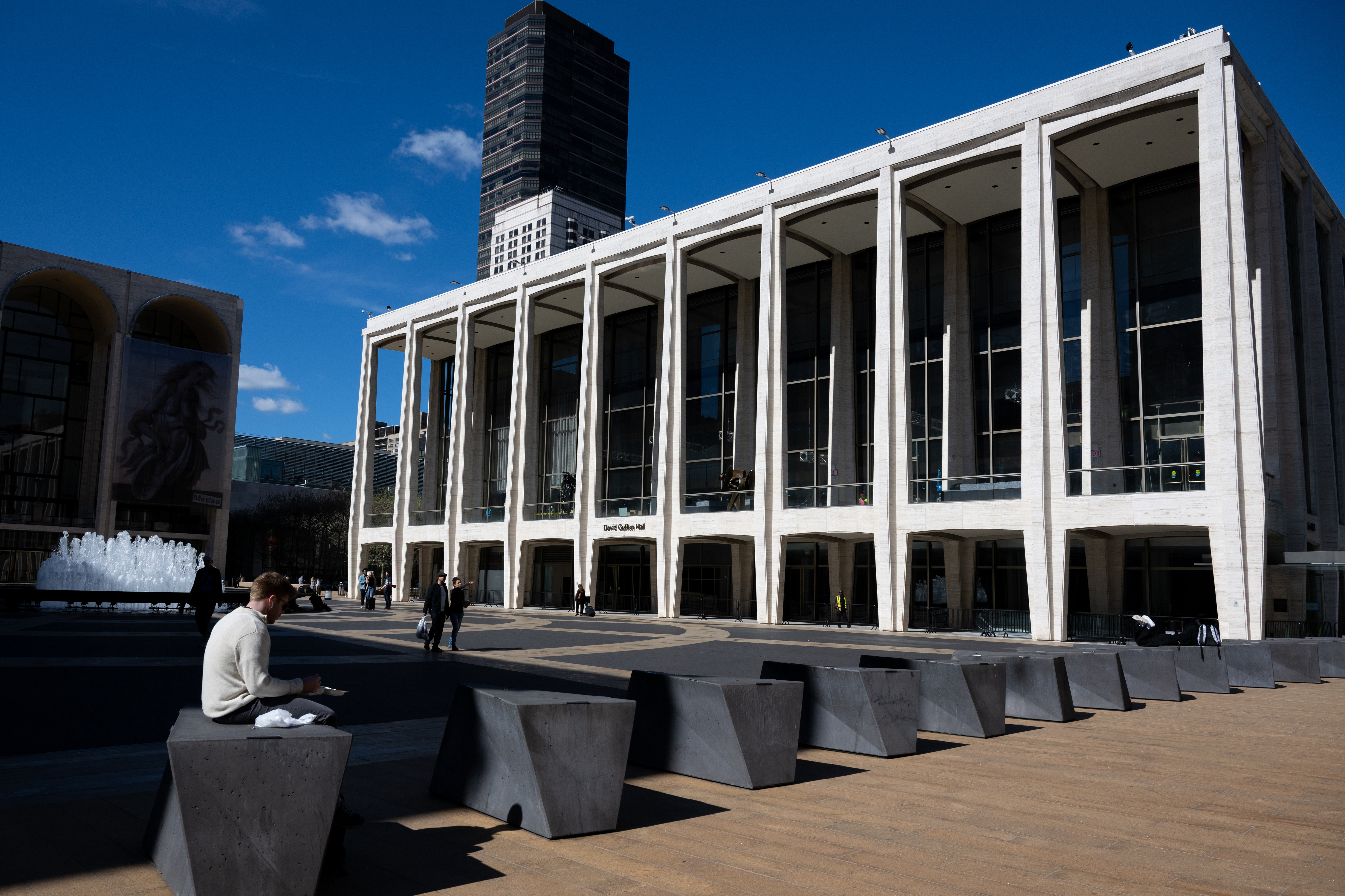 Lincoln Center opens a renovated hall with a tribute to the neighborhood it displaced