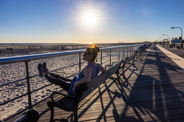 NYC sees unseasonably warm temperatures Friday