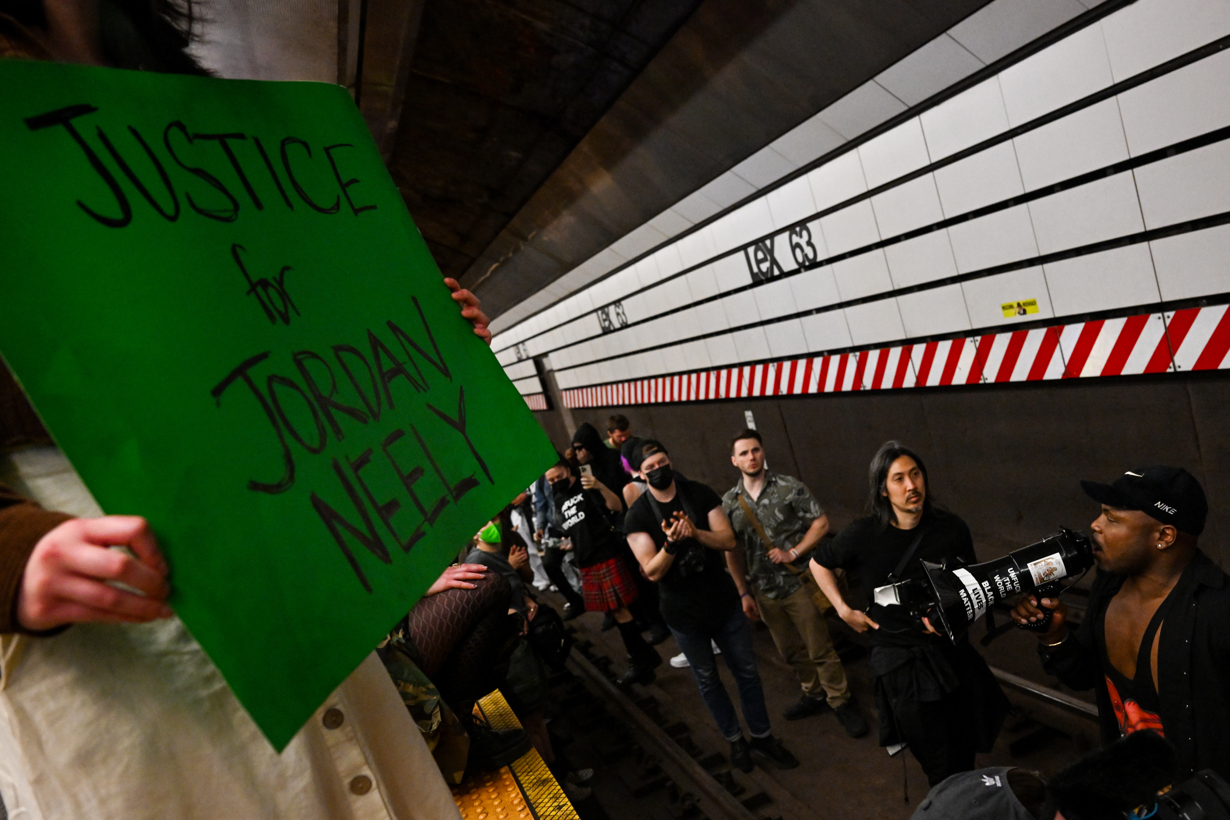 Protesters, cops clash at Manhattan subway station