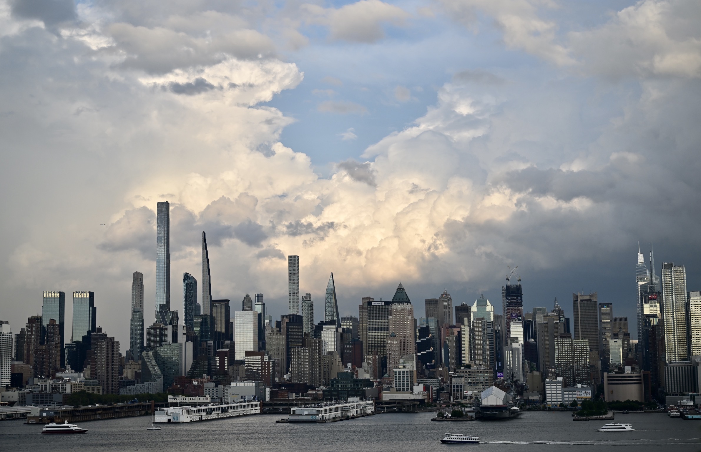 Rain, showers, thunderstorms to hit New York on Monday