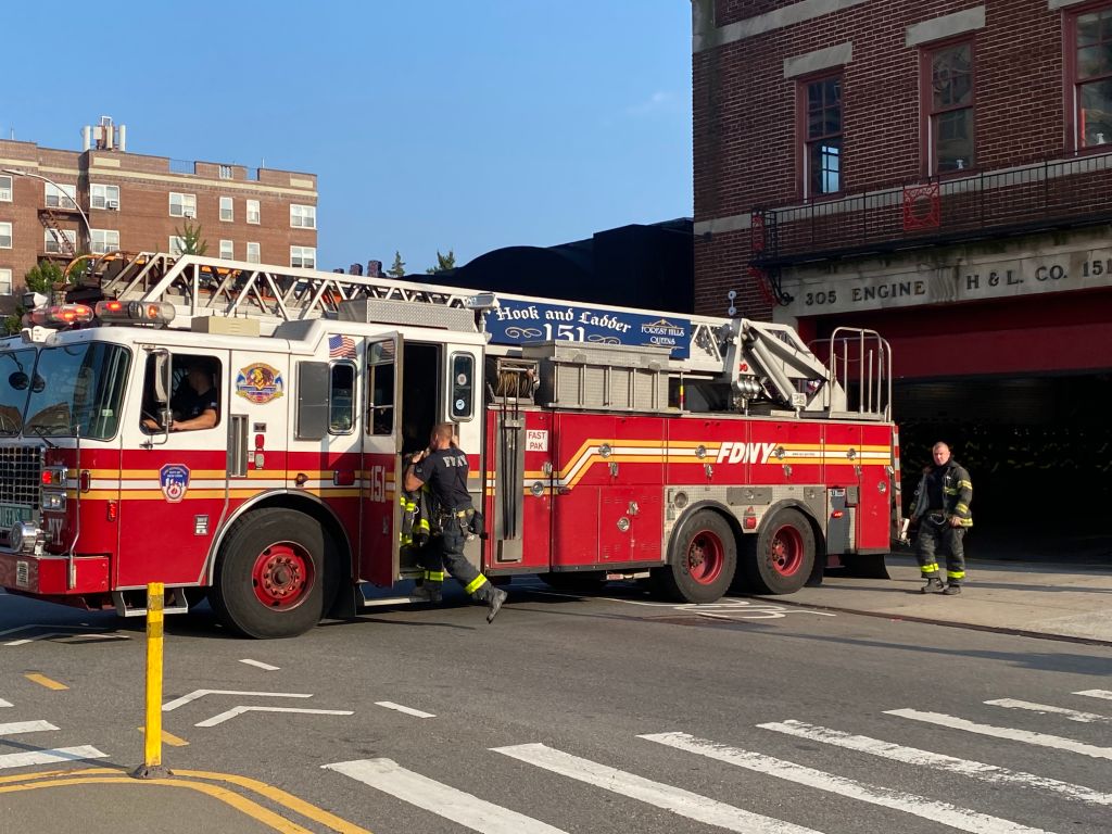 Bath Beach apartment fire leaves 2 dead: NYPD