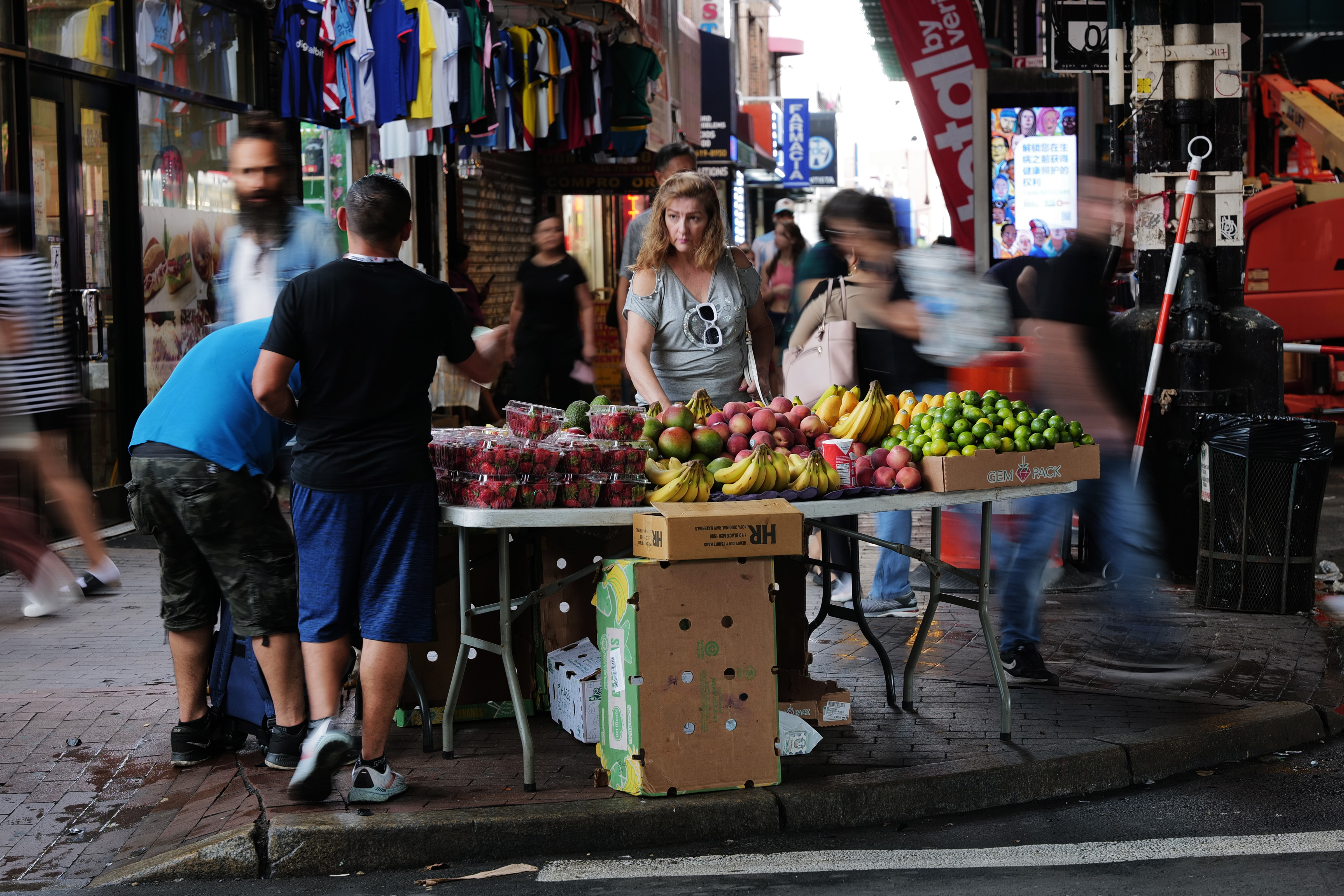 Report says NYC would reap millions by lifting cap on vendor permits