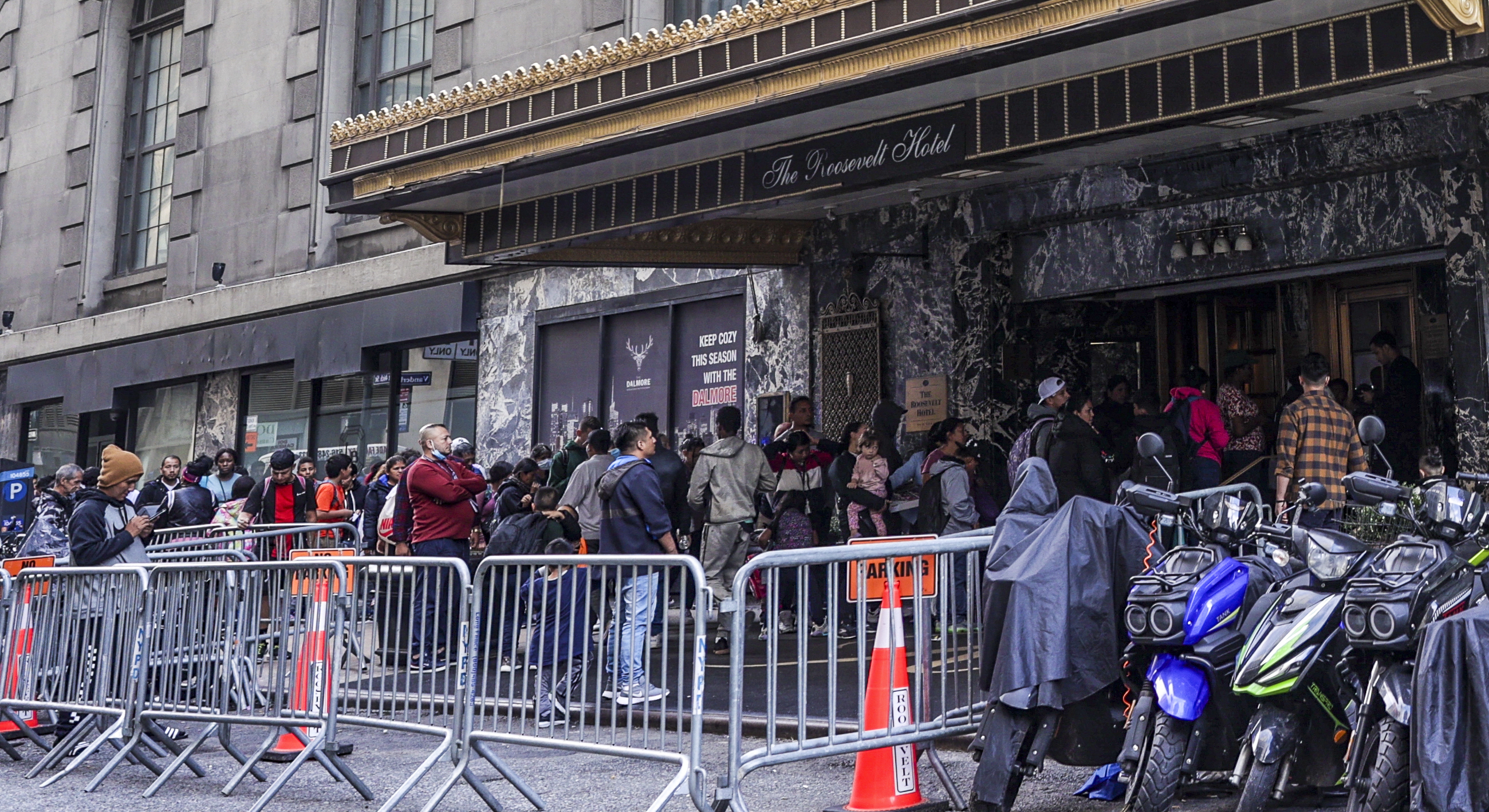 NYC wastes millions of dollars on no-bid migrant contracts, comptroller audit says