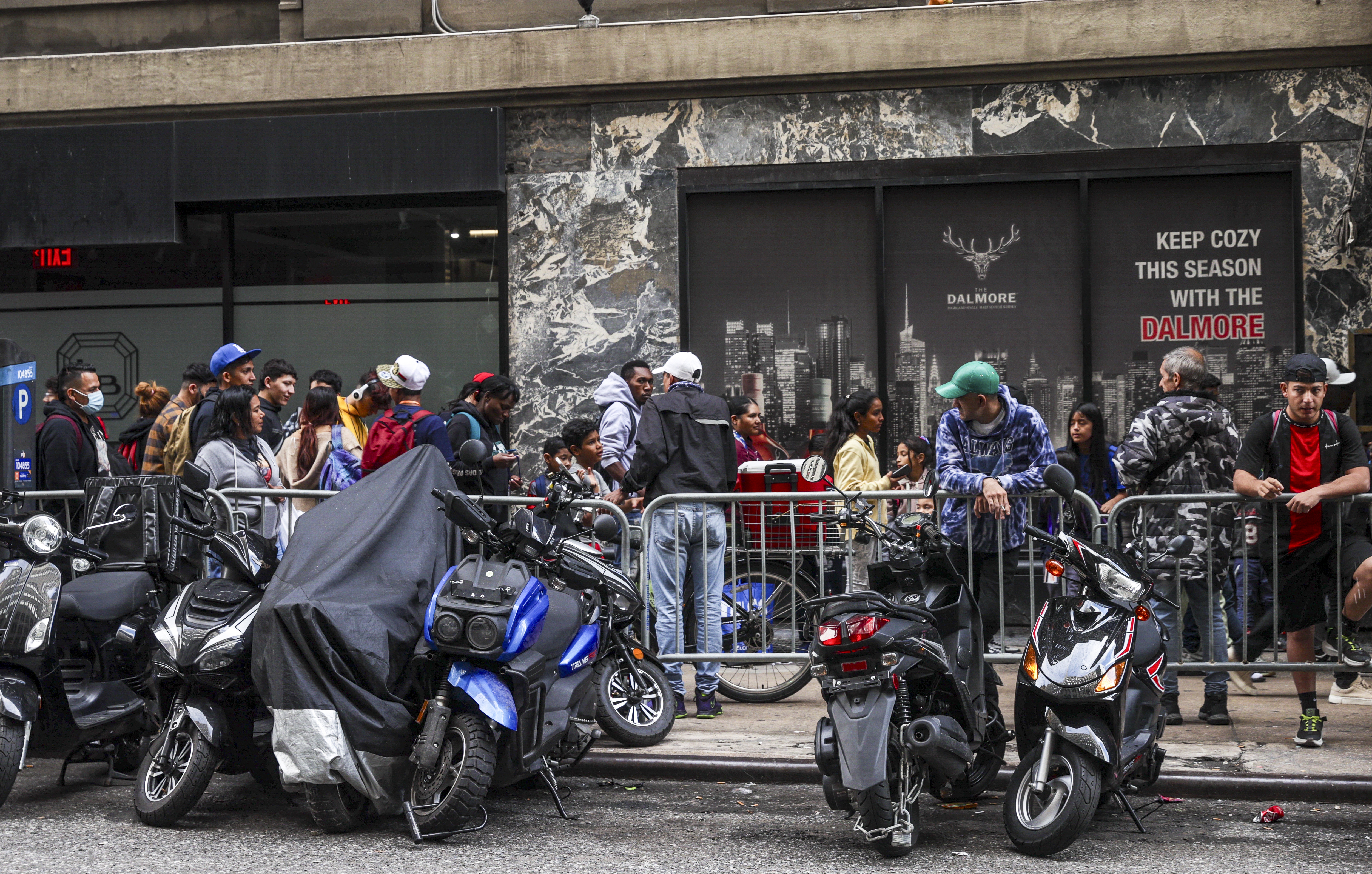 Migrant families facing eviction from NYC shelter get 1 additional week to stay after Christmas