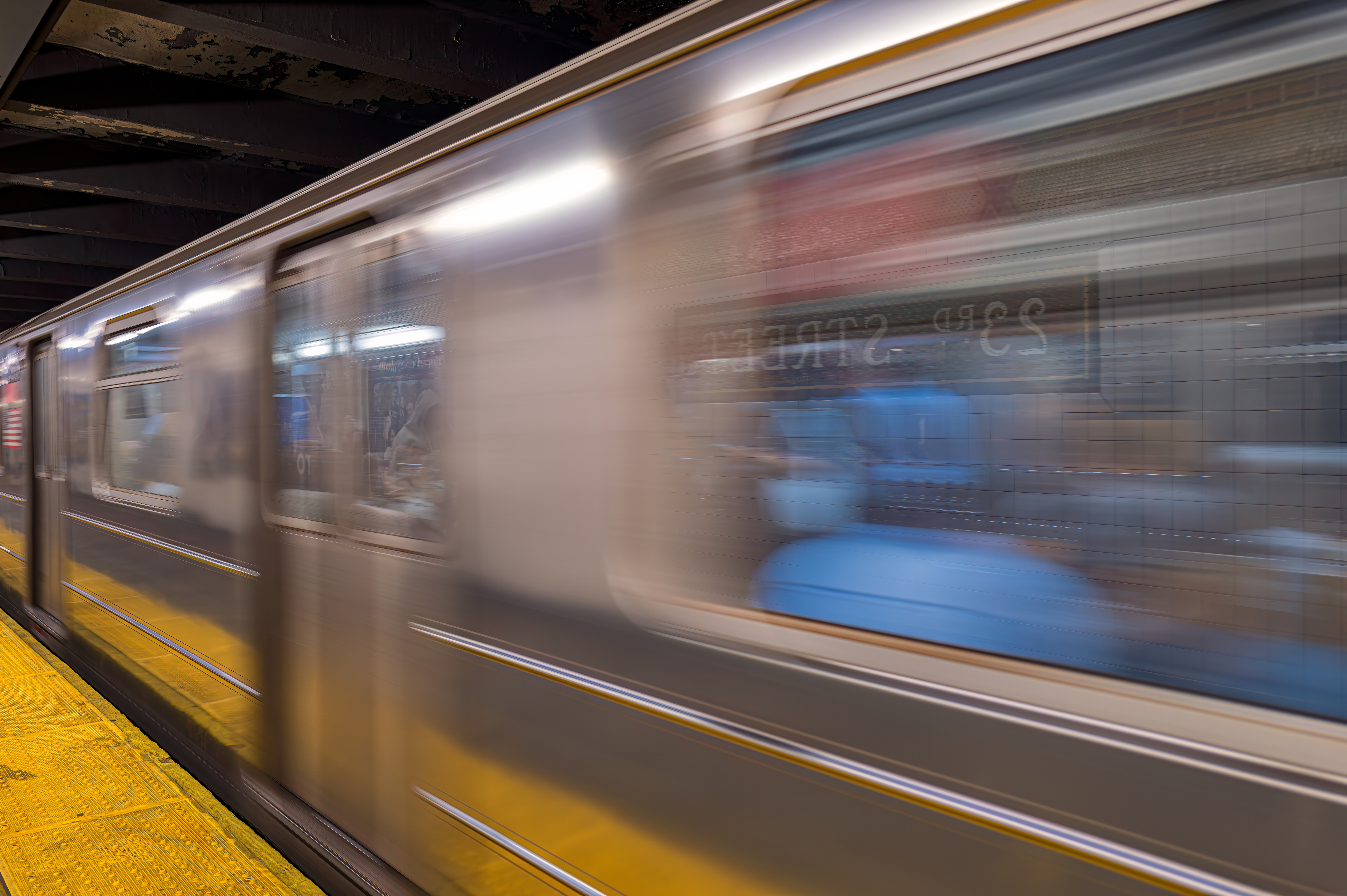 NYPD searching for suspect in Sunday night subway shooting