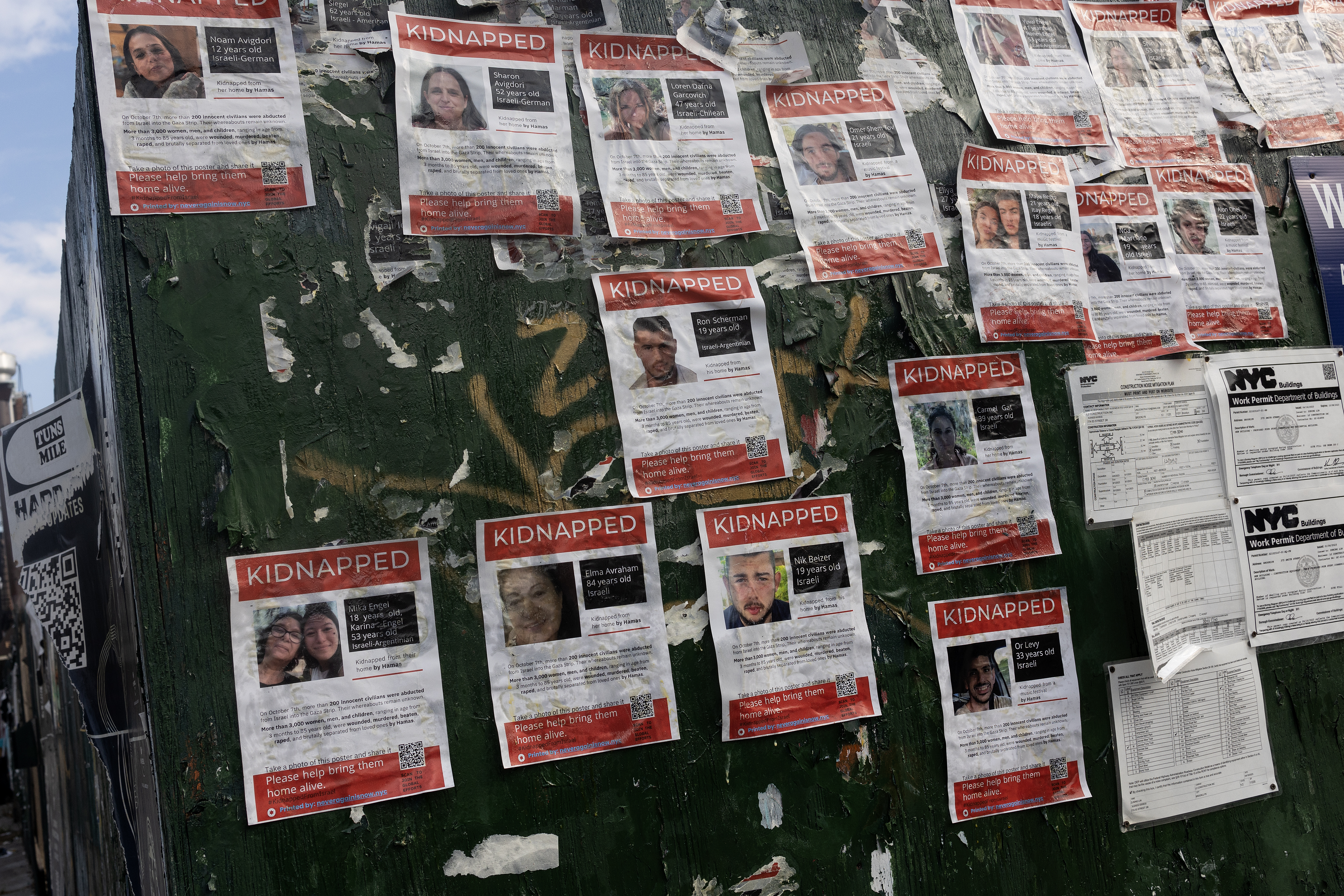 2 women accused of attacking Jewish woman in Manhattan are charged with hate crimes: NYPD