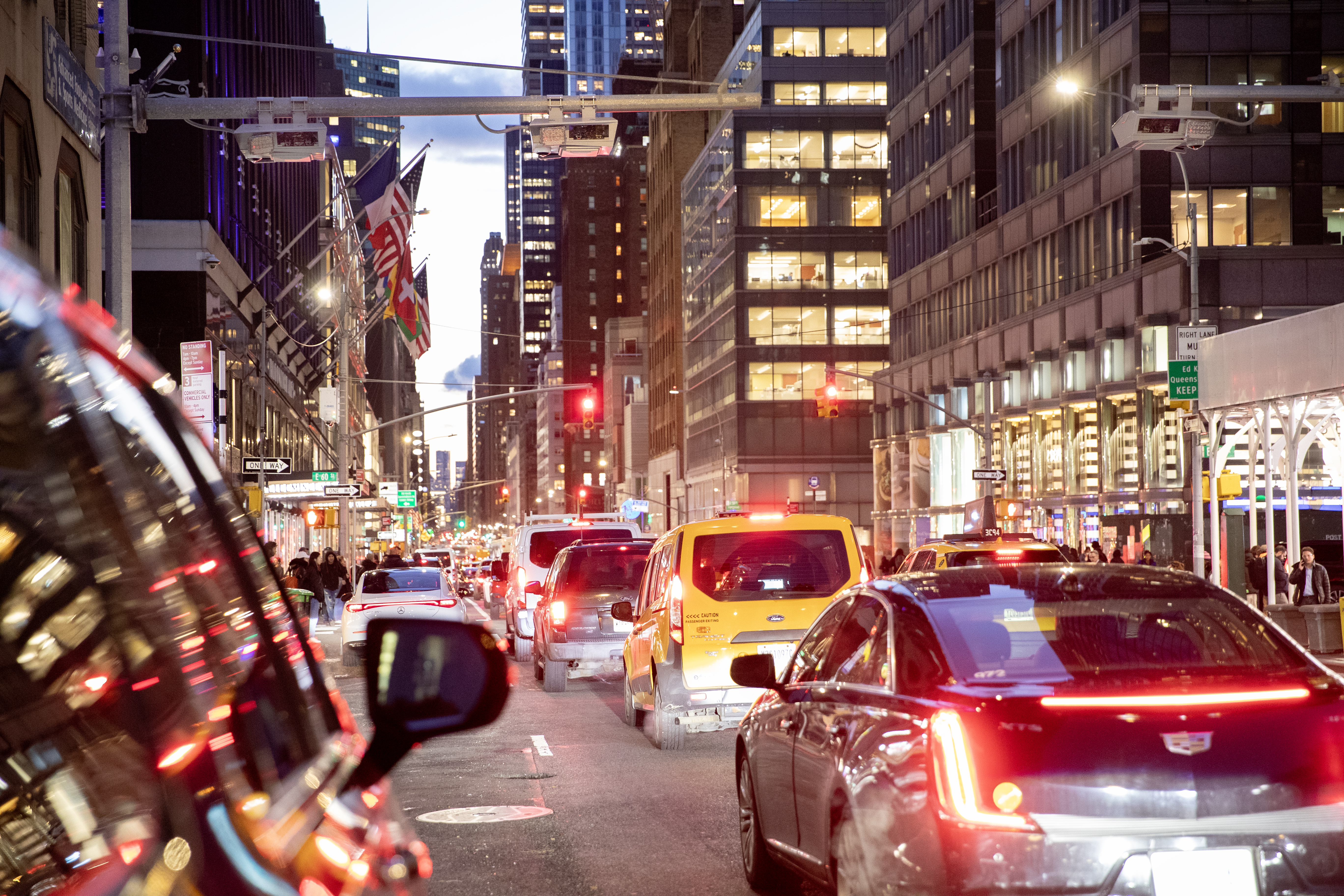 Gov. Hochul backs congestion pricing but gives free tolls to Queens, Bronx drivers