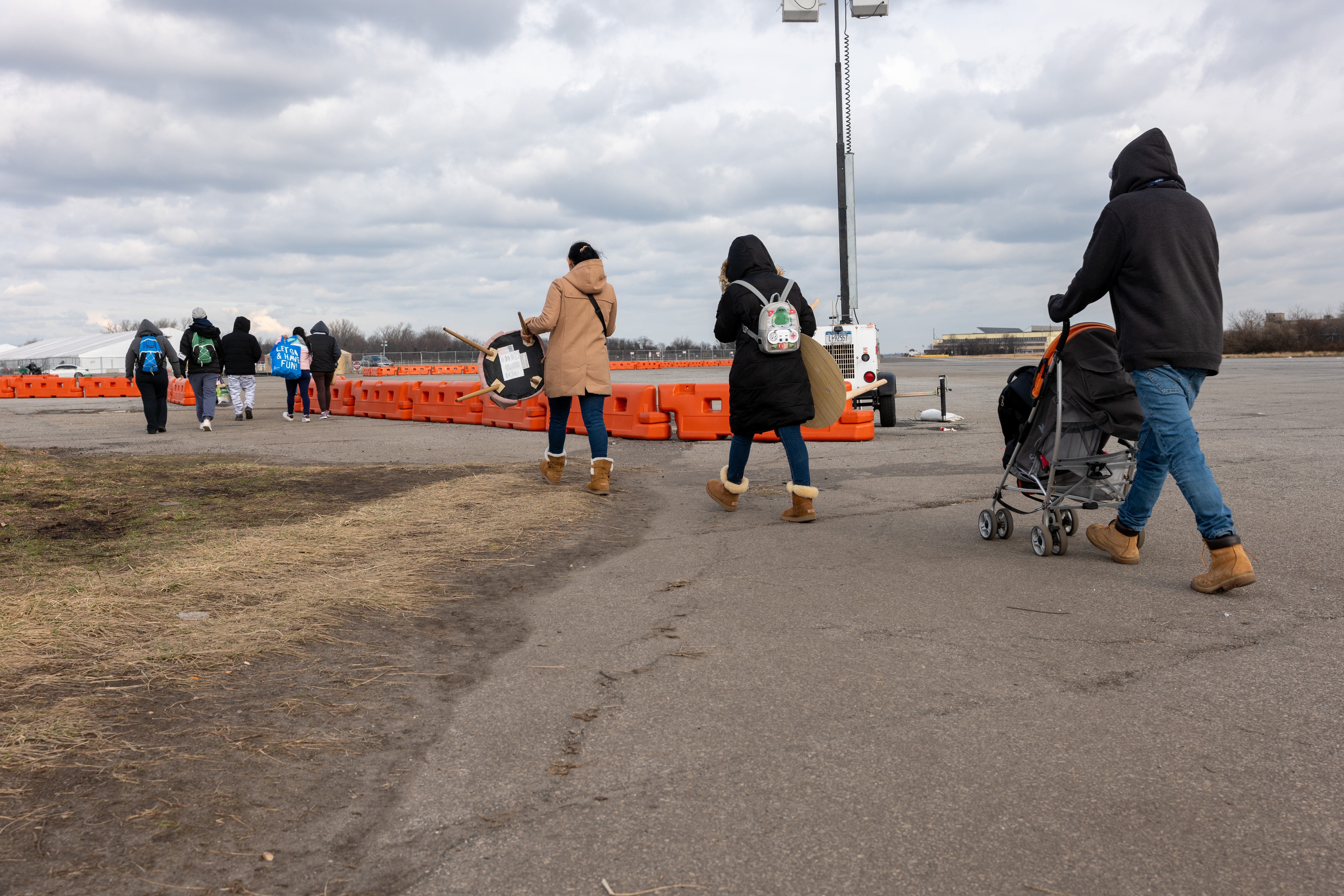 New Yorkers back ‘right to shelter,’ but hold ambivalent views on housing migrants New Yorkers back ‘right to shelter,’ but hold ambivalent views on housing migrants