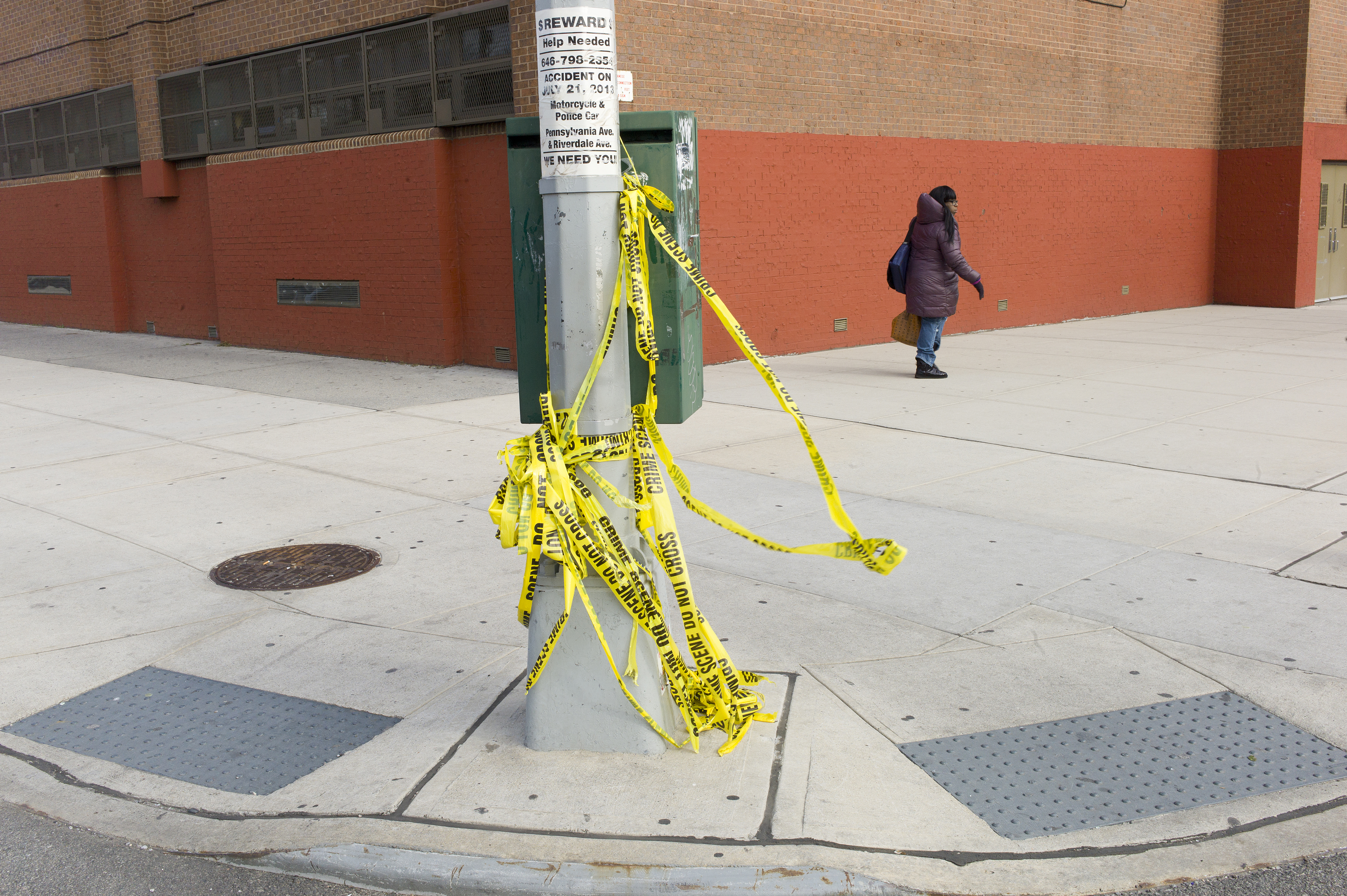 Police detain driver after she allegedly crashed into pedestrian, cyclist in Bed-Stuy: NYPD