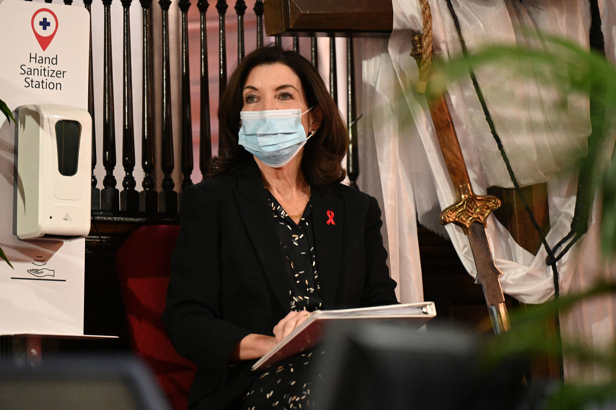 Under New NY Mandate, All Indoor Businesses Must Pick Between Mask Wearing Or COVID Vaccination