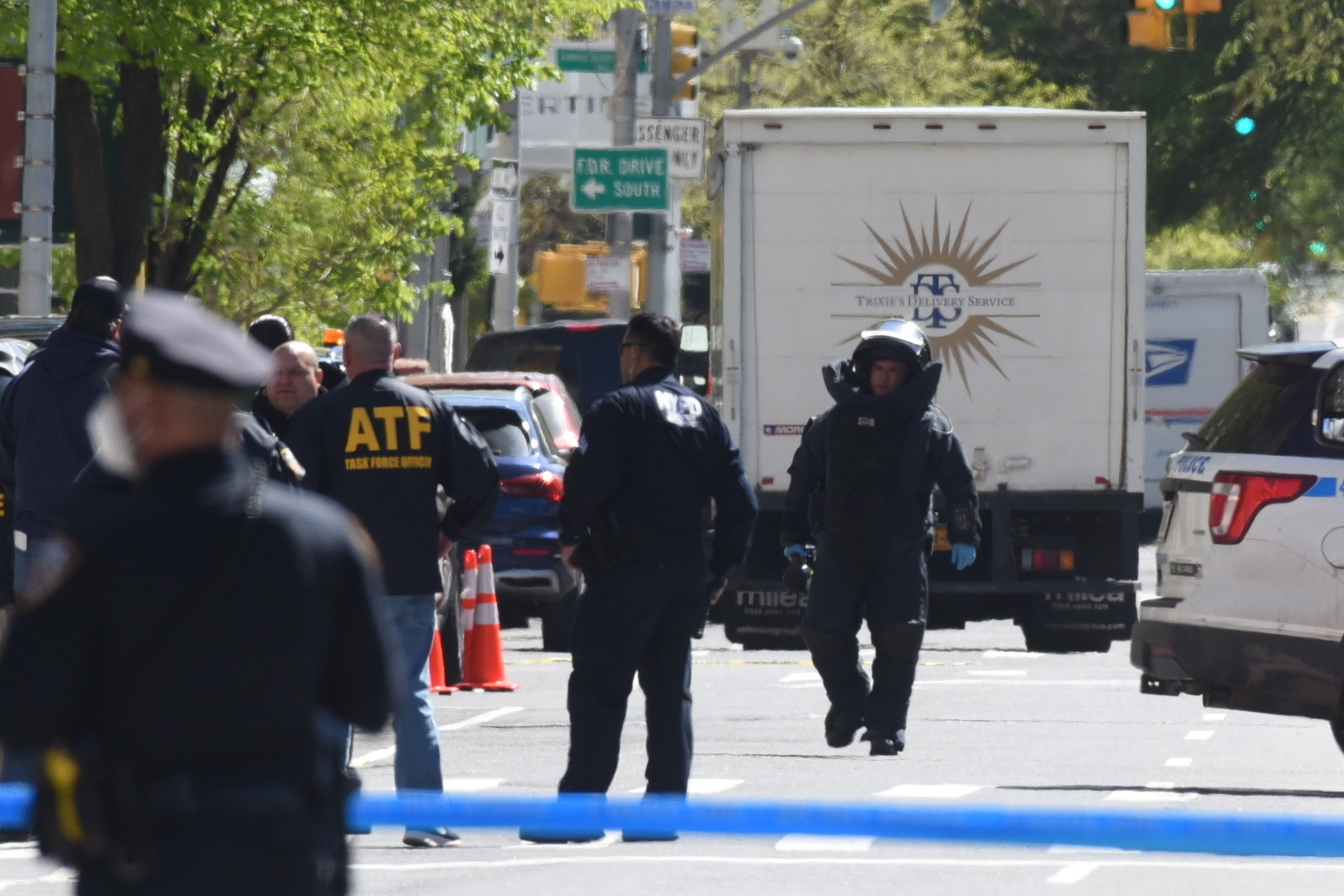 Metropolitan Museum Of Art Evacuated Over Suspicious Package On Fifth Avenue